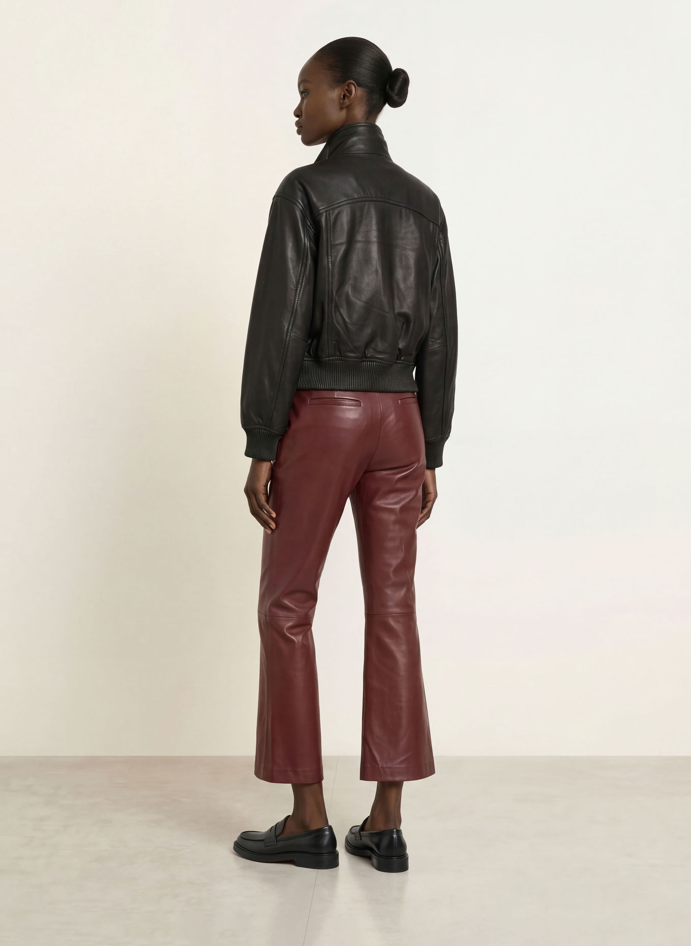 Calvin Klein 7/8-length trousers in leather-look design: DARK RED