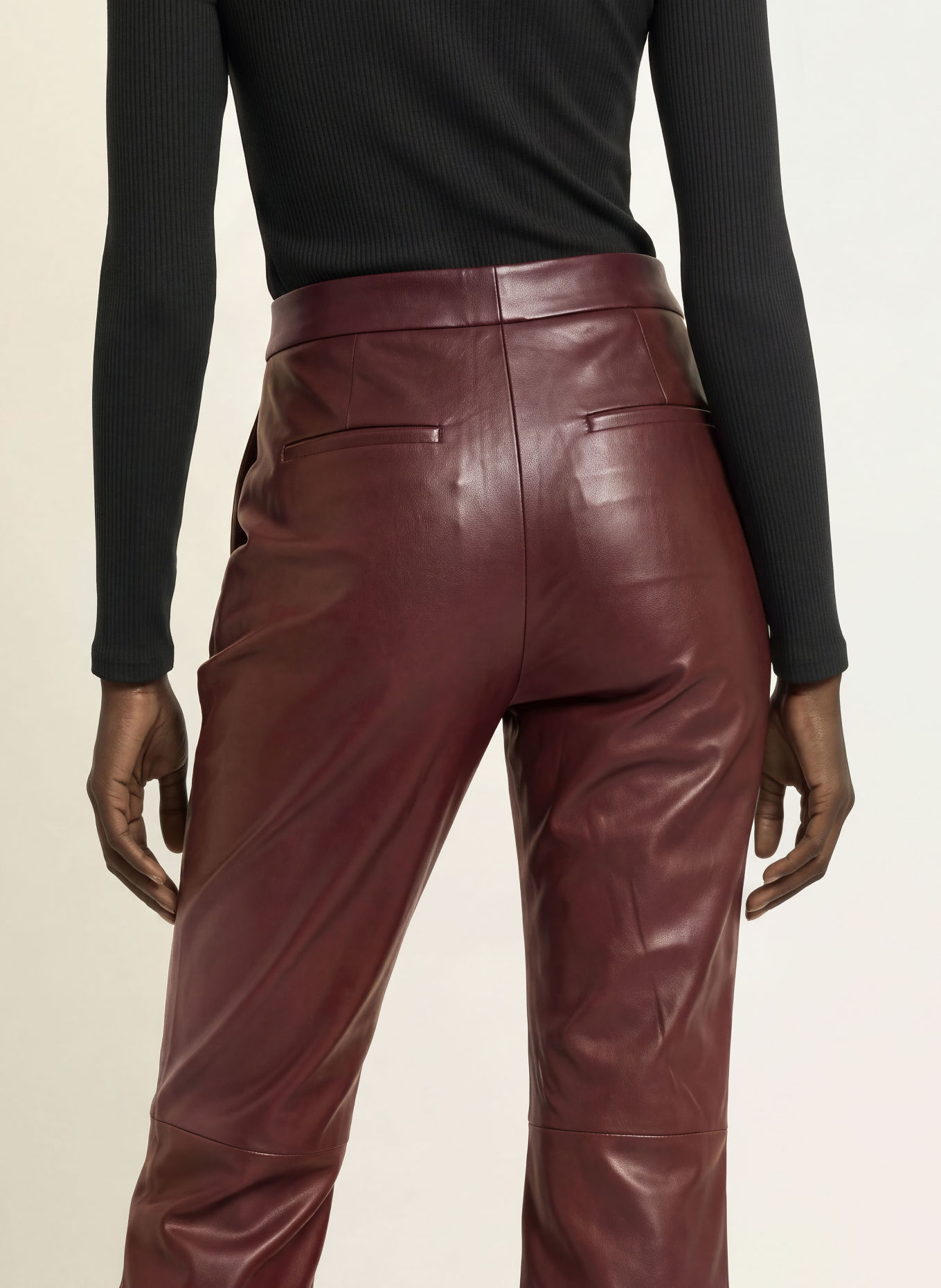 Calvin Klein 7/8-length trousers in leather-look design: DARK RED