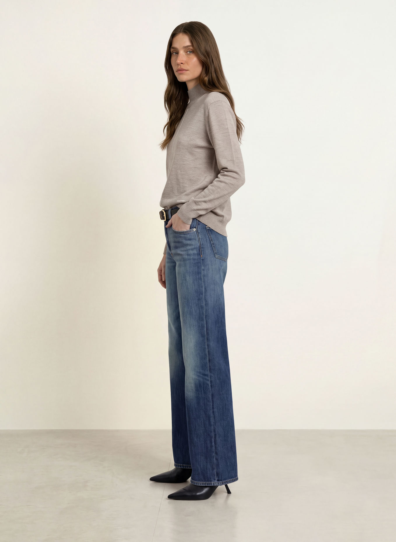 Calvin Klein Sweater: TAUPE / WHITE