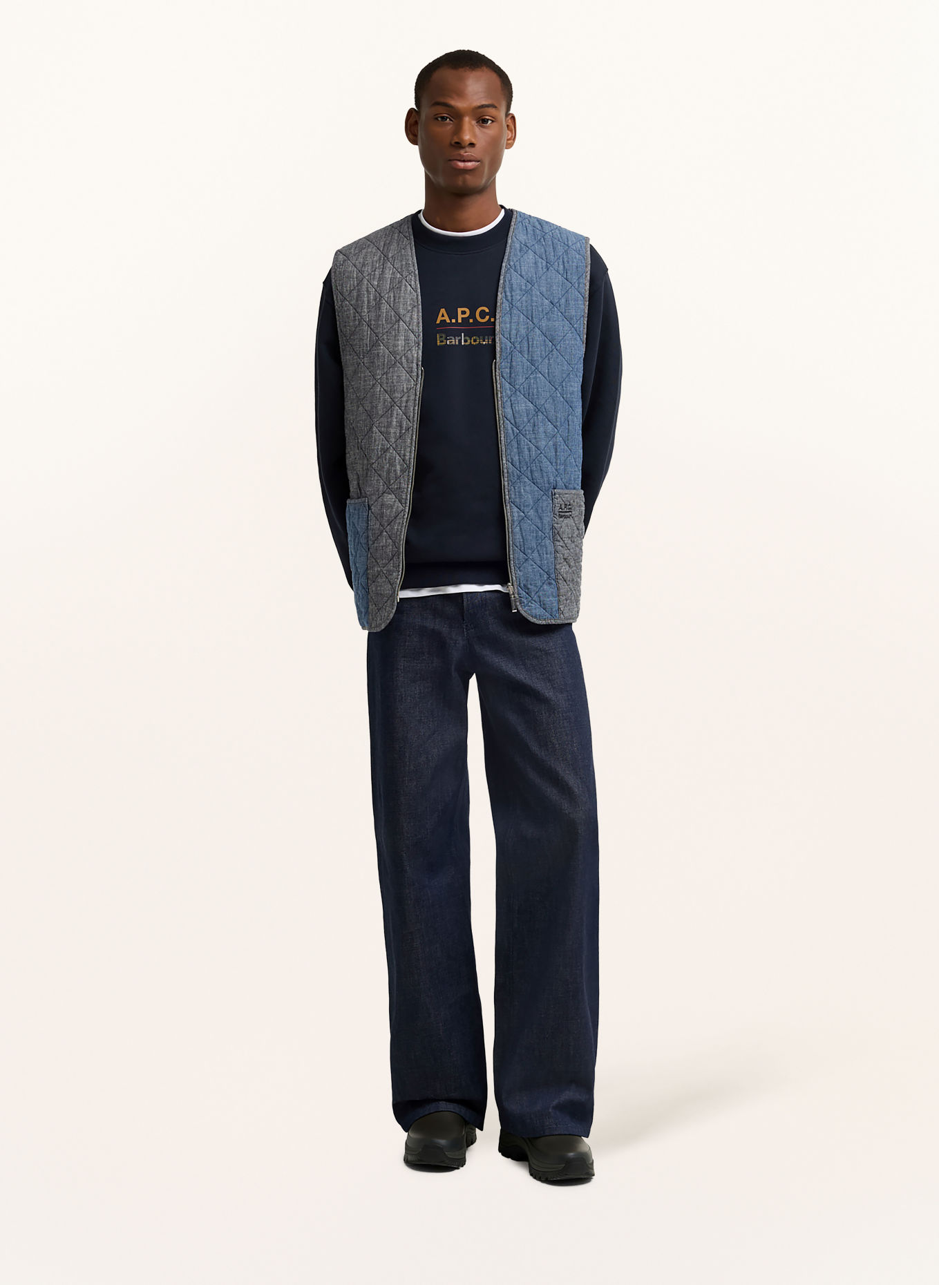 Barbour Steppweste in Jeansoptik: BLAUGRAU / BLAU