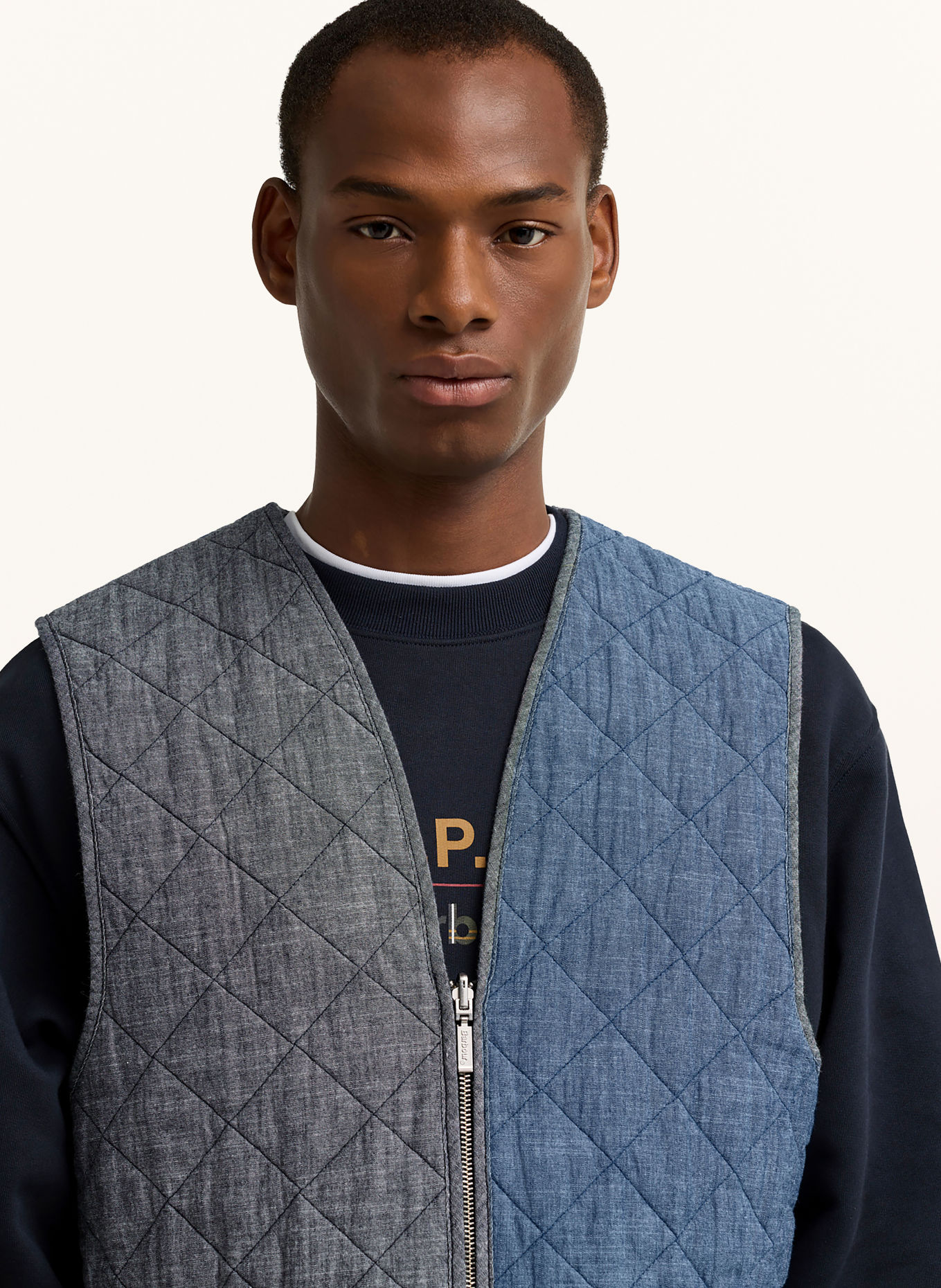 Barbour Steppweste in Jeansoptik: BLAUGRAU / BLAU