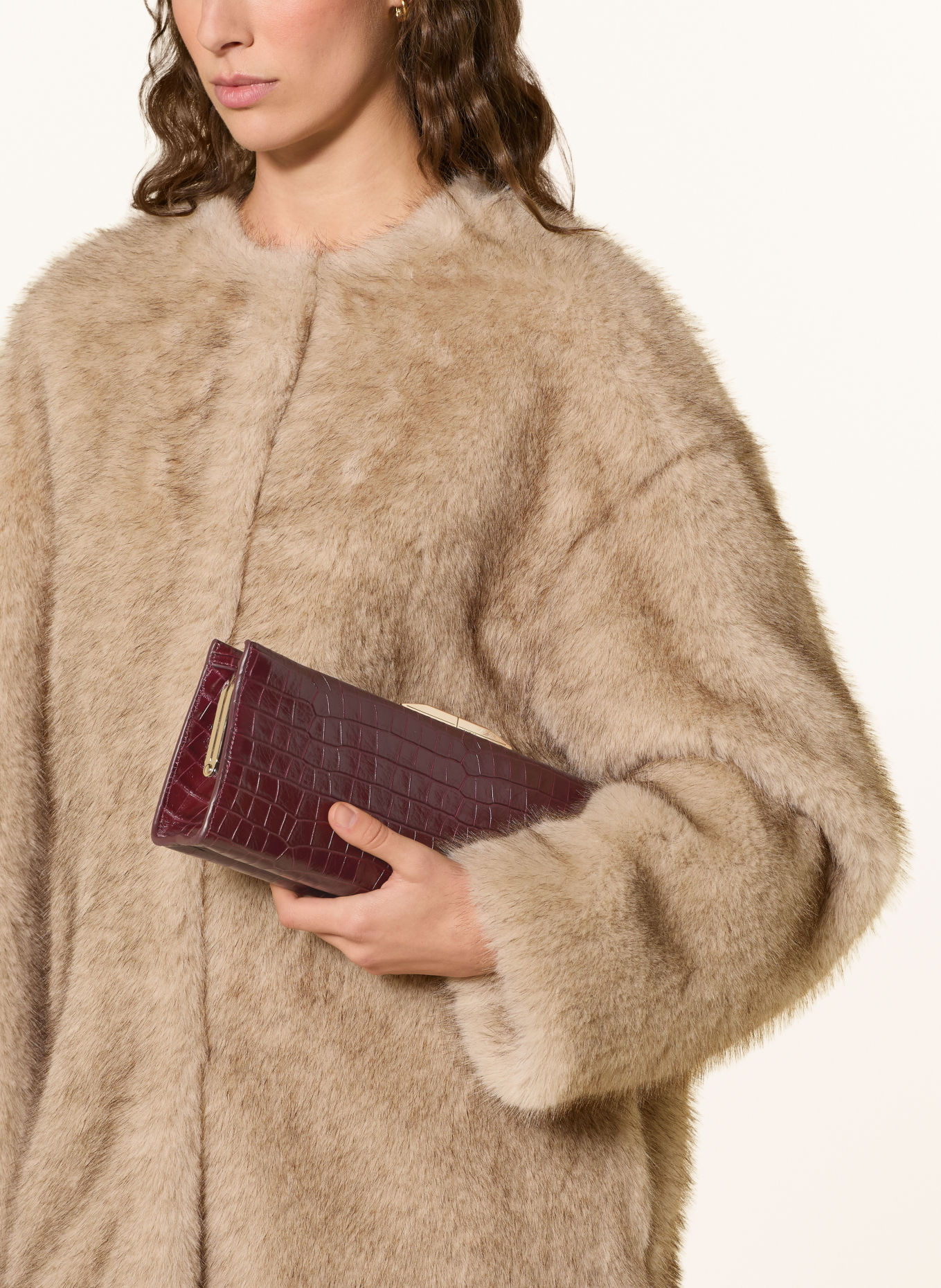 GUESS Clutch: DARK RED / GOLD