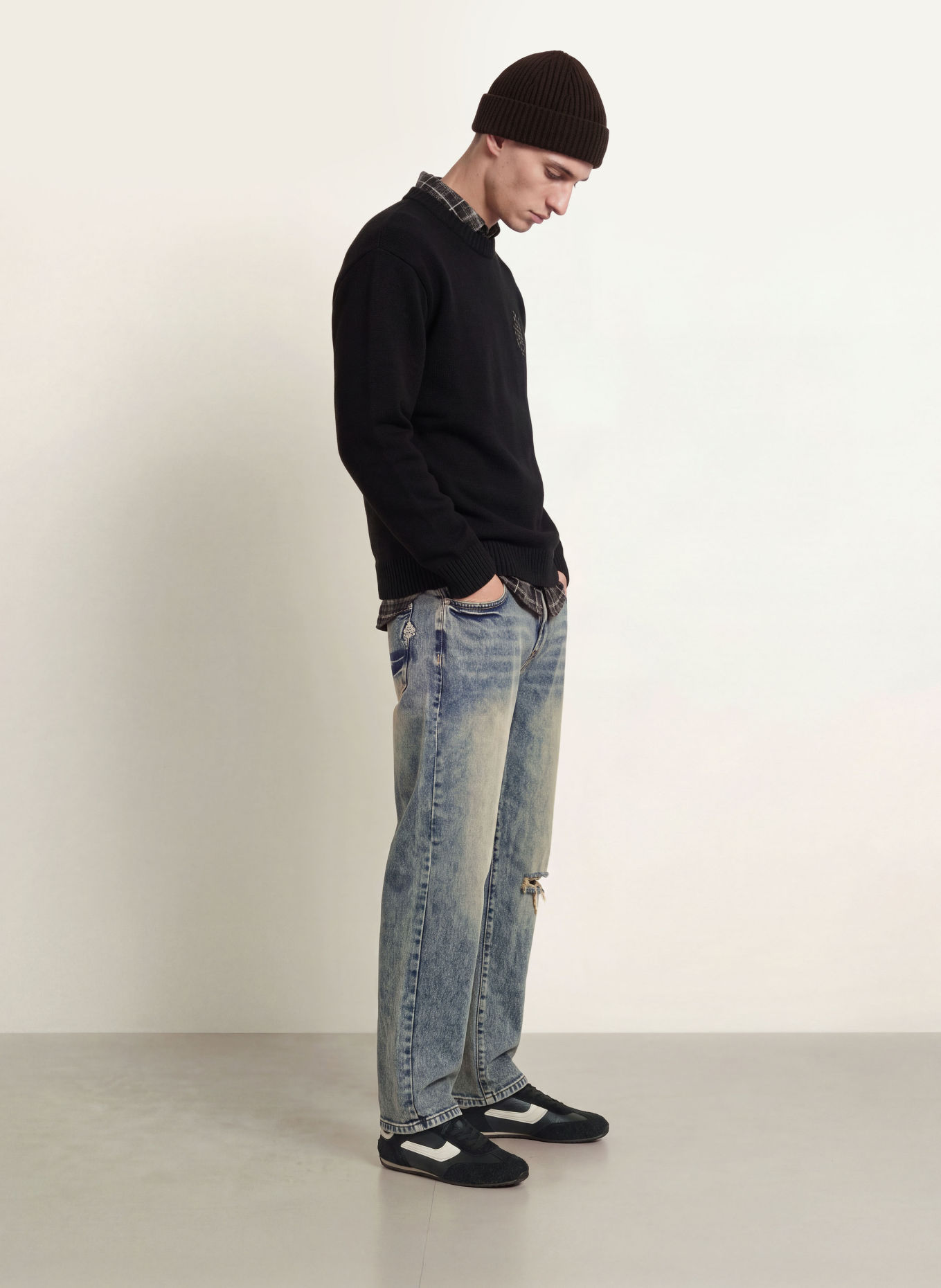 don't waste culture AROLOA Sweater: BLACK