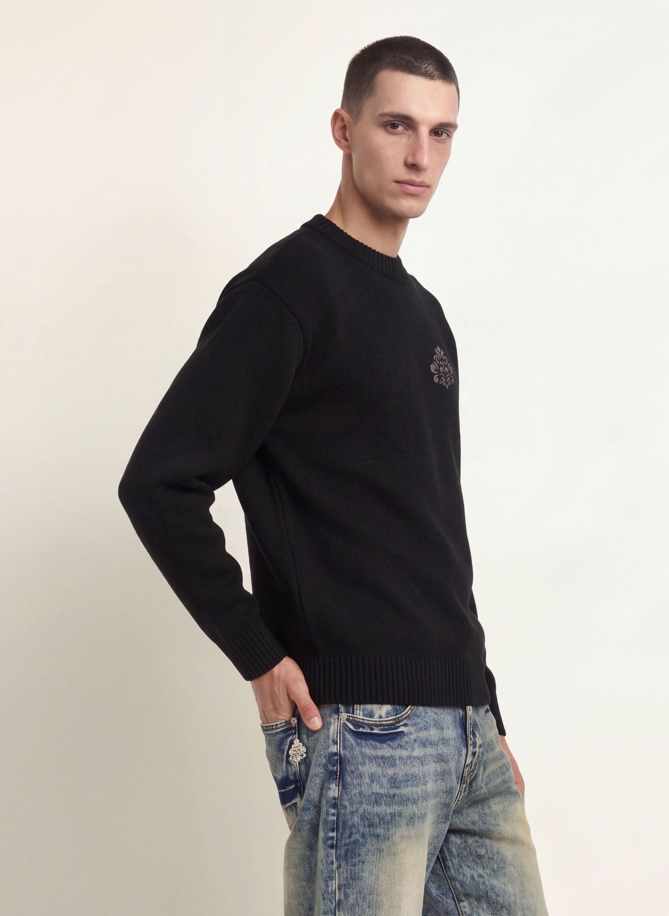 don't waste culture AROLOA Sweater: BLACK