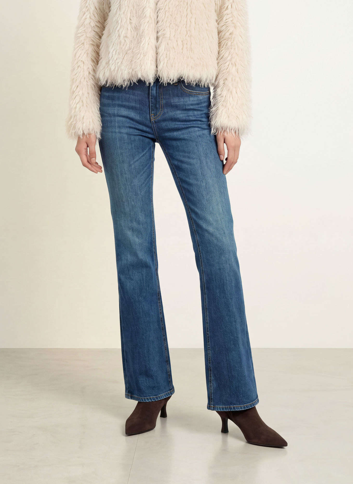 GUESS Utsvängda jeans BEVERLY: FRSK FIRESIDE DARK