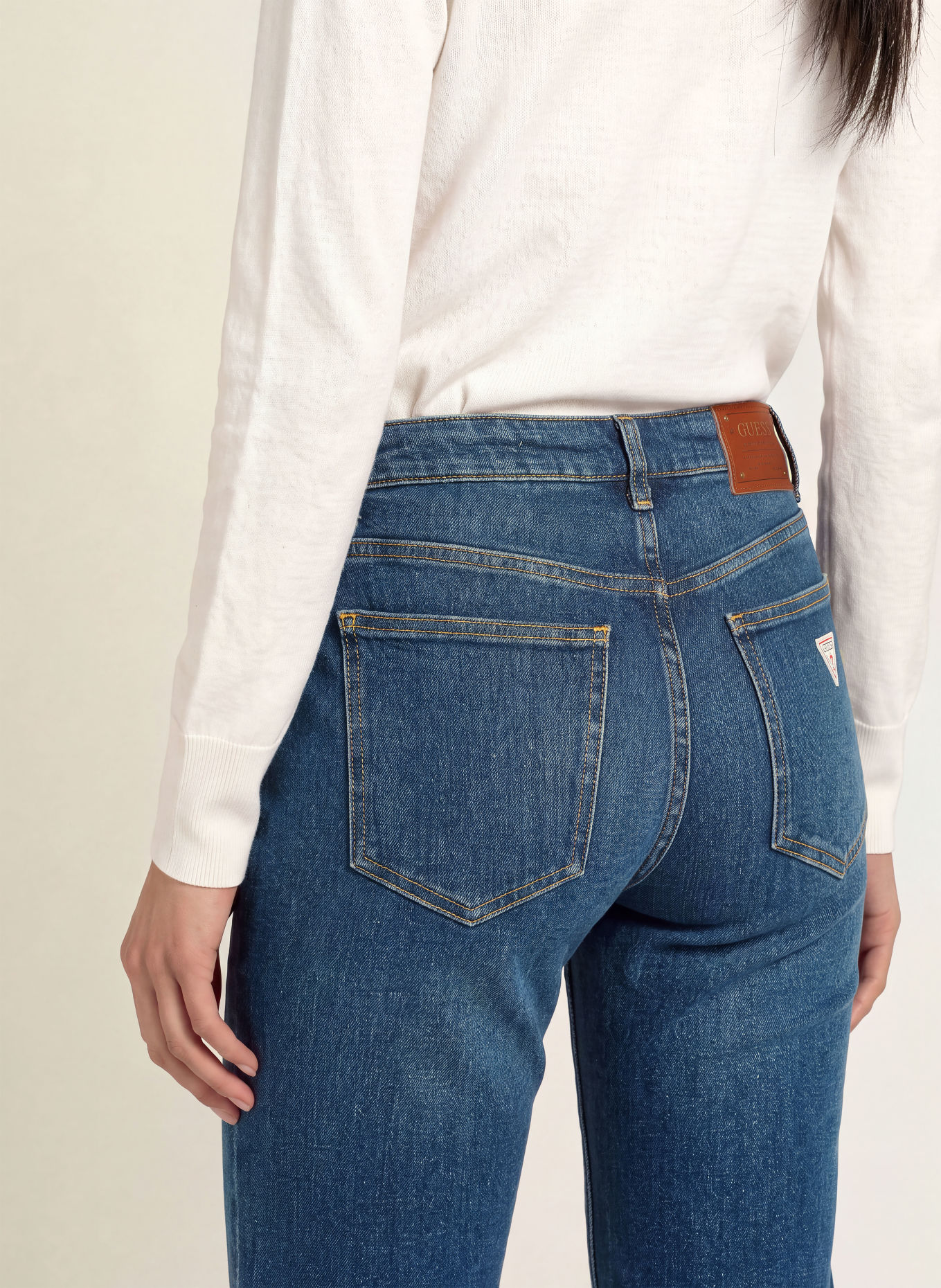 GUESS Utsvängda jeans BEVERLY: FRSK FIRESIDE DARK
