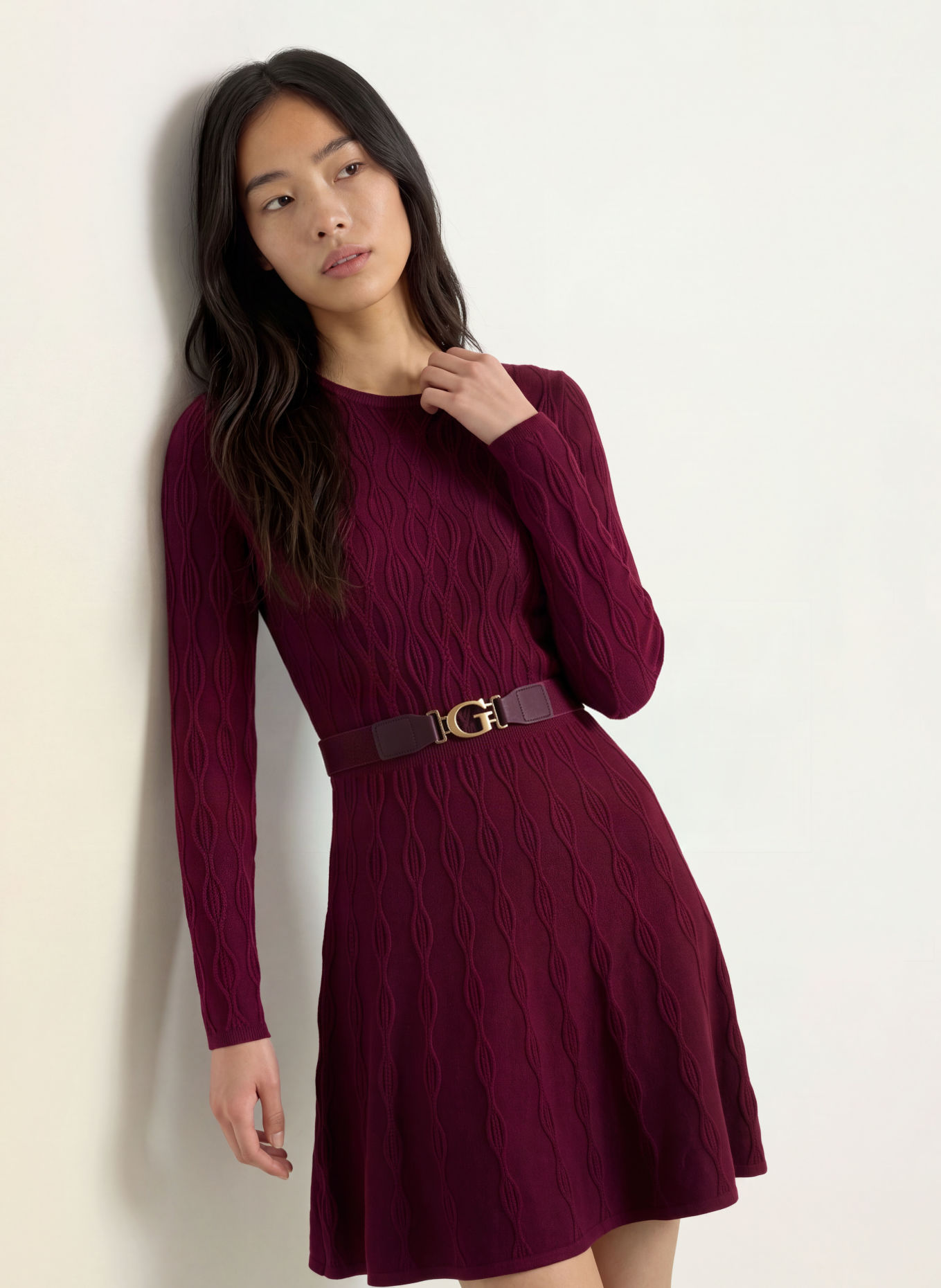 GUESS Cocktailjurk YUKI: DONKERROOD