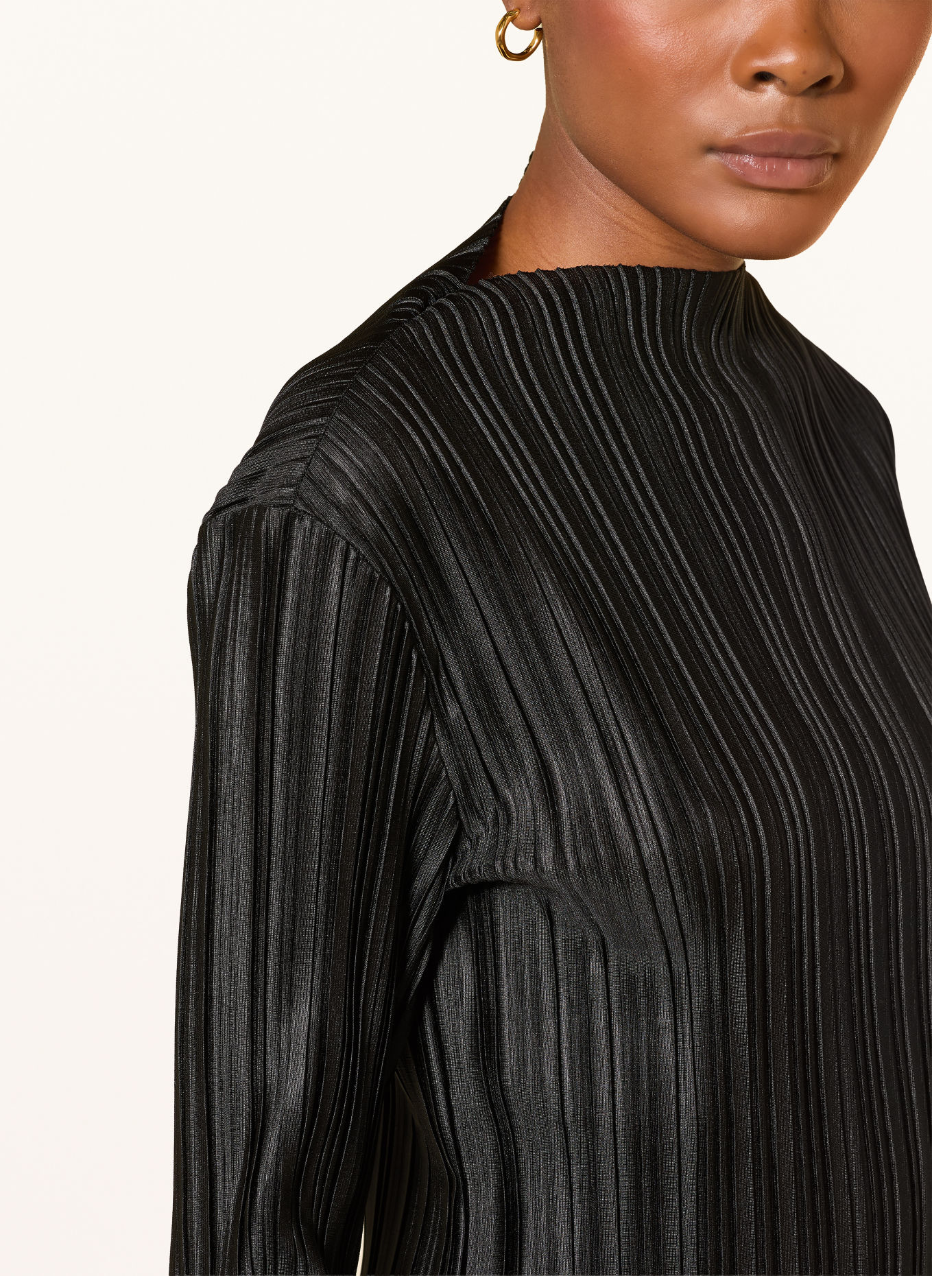 BOSS Longsleeve EFEDERA mit Plissees: SCHWARZ