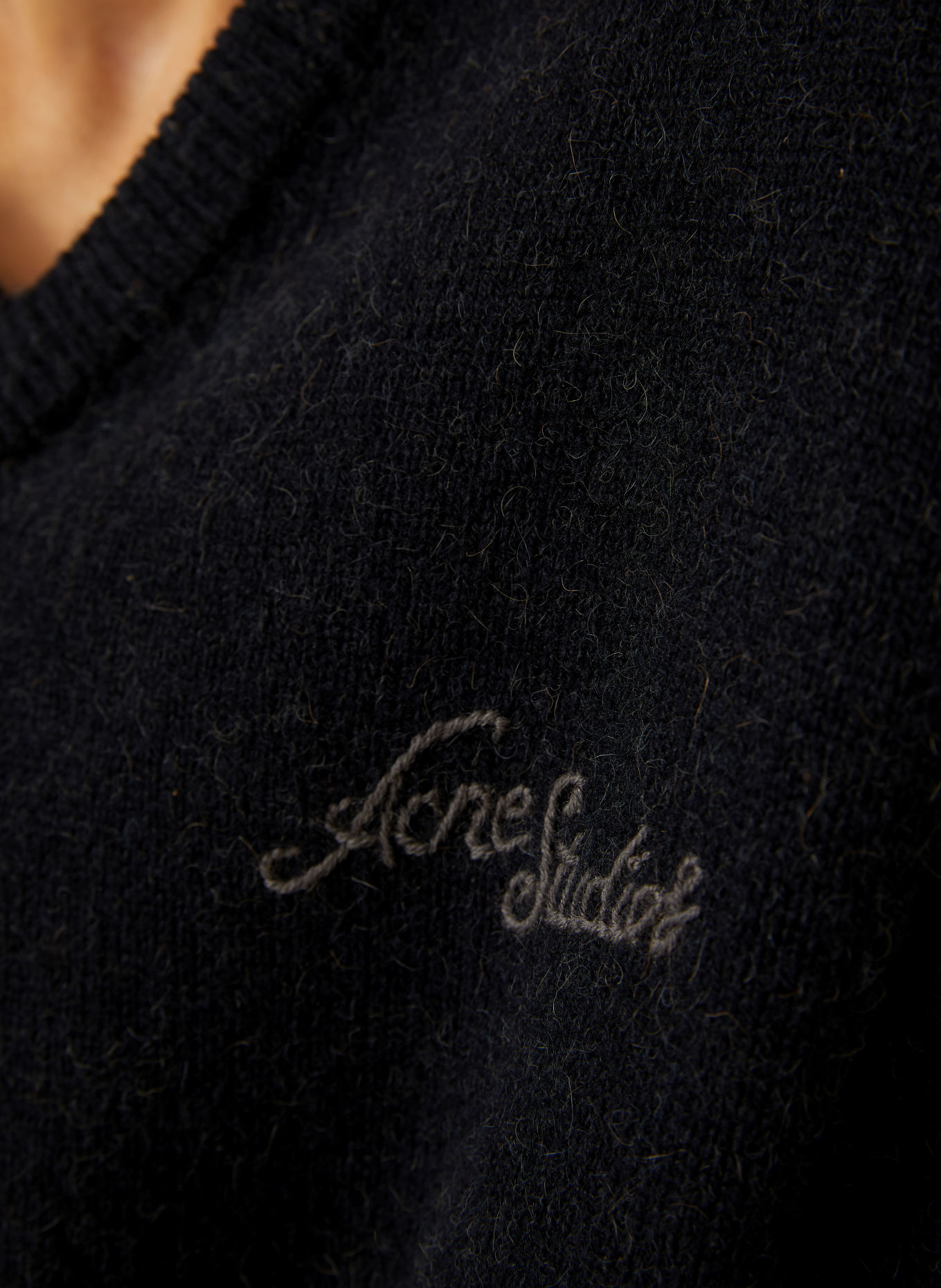 Acne Studios Pull en poil de chameau: NOIR