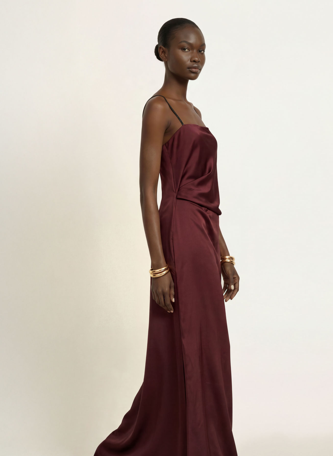 HUGO Abendkleid KIBLE aus Satin mit Schmucksteinen: DUNKELROT