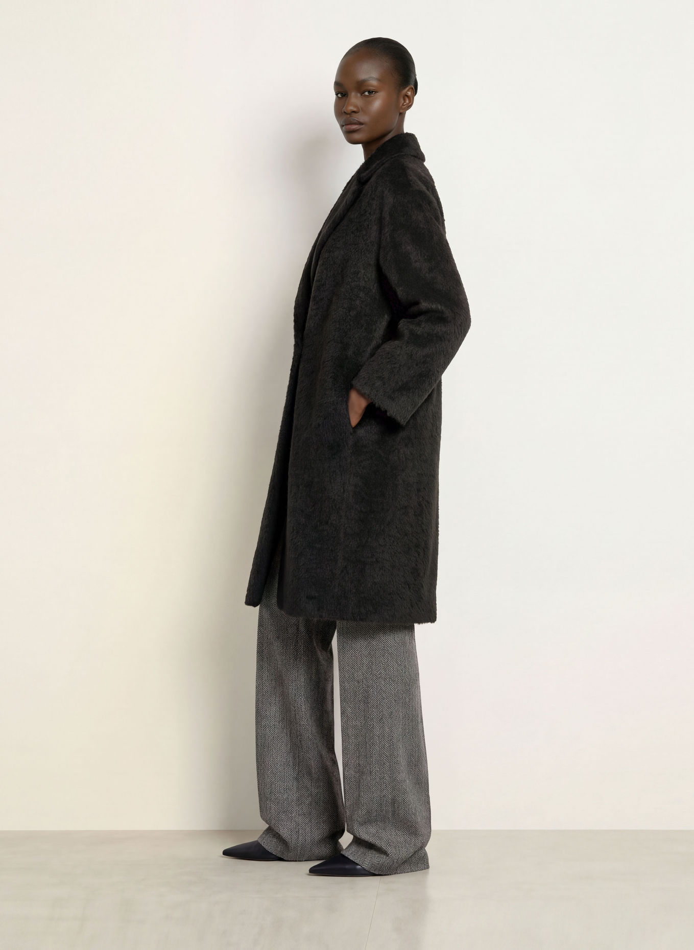 Max Mara STUDIO URBANO Faux Fur Coat with Alpaca: BLACK