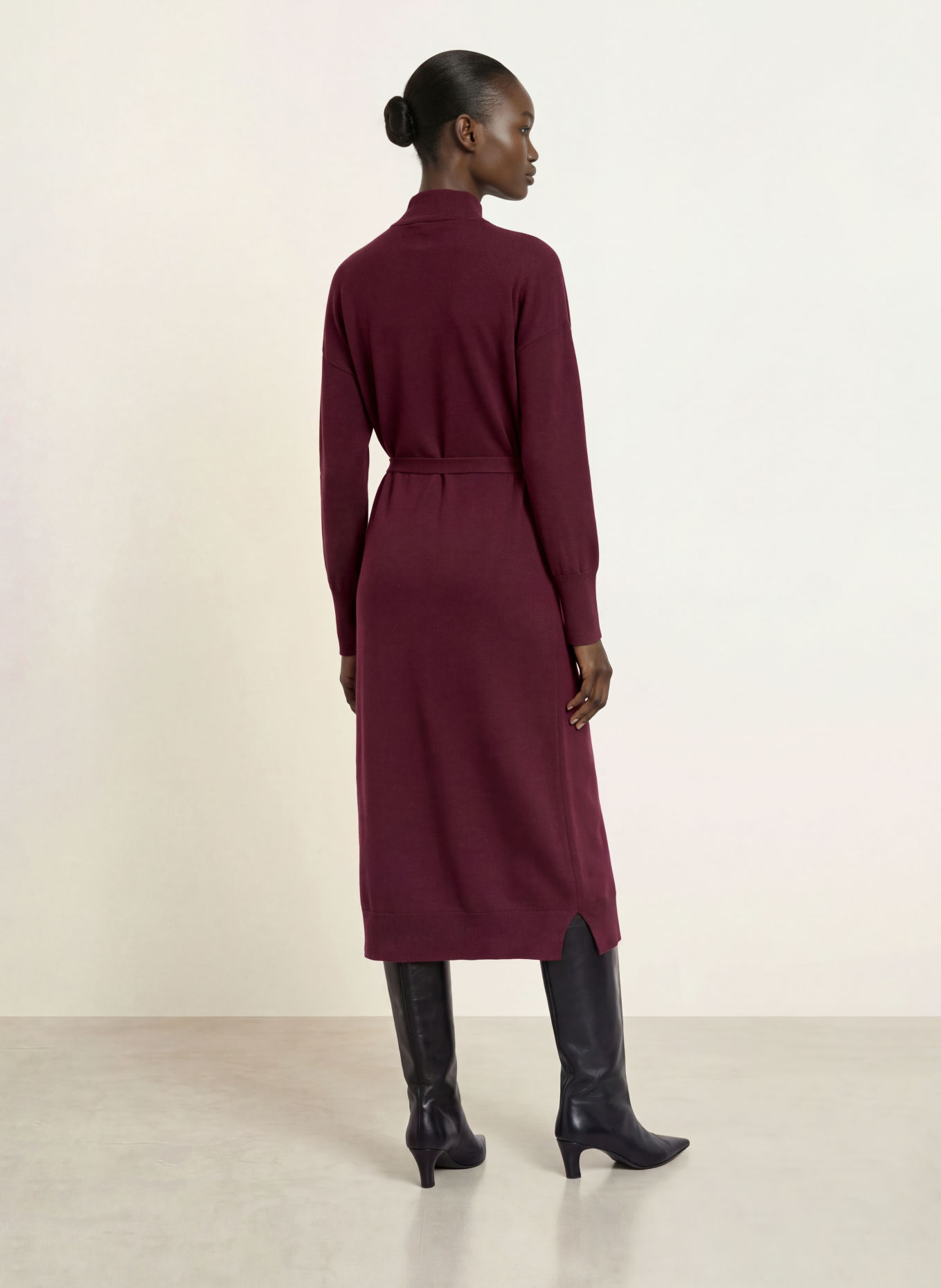 PESERICO Strickkleid mit Seide und Schmucksteinen: DUNKELROT