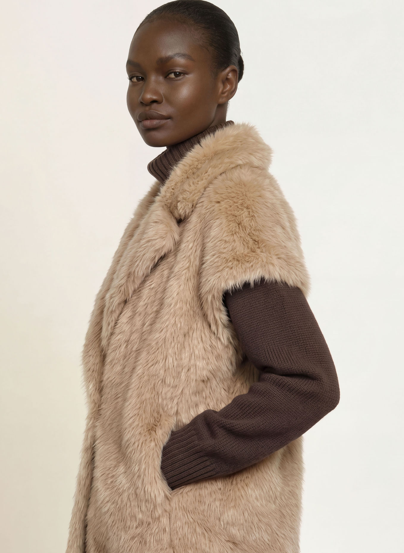 HERNO Faux Fur Vest: LIGHT BROWN