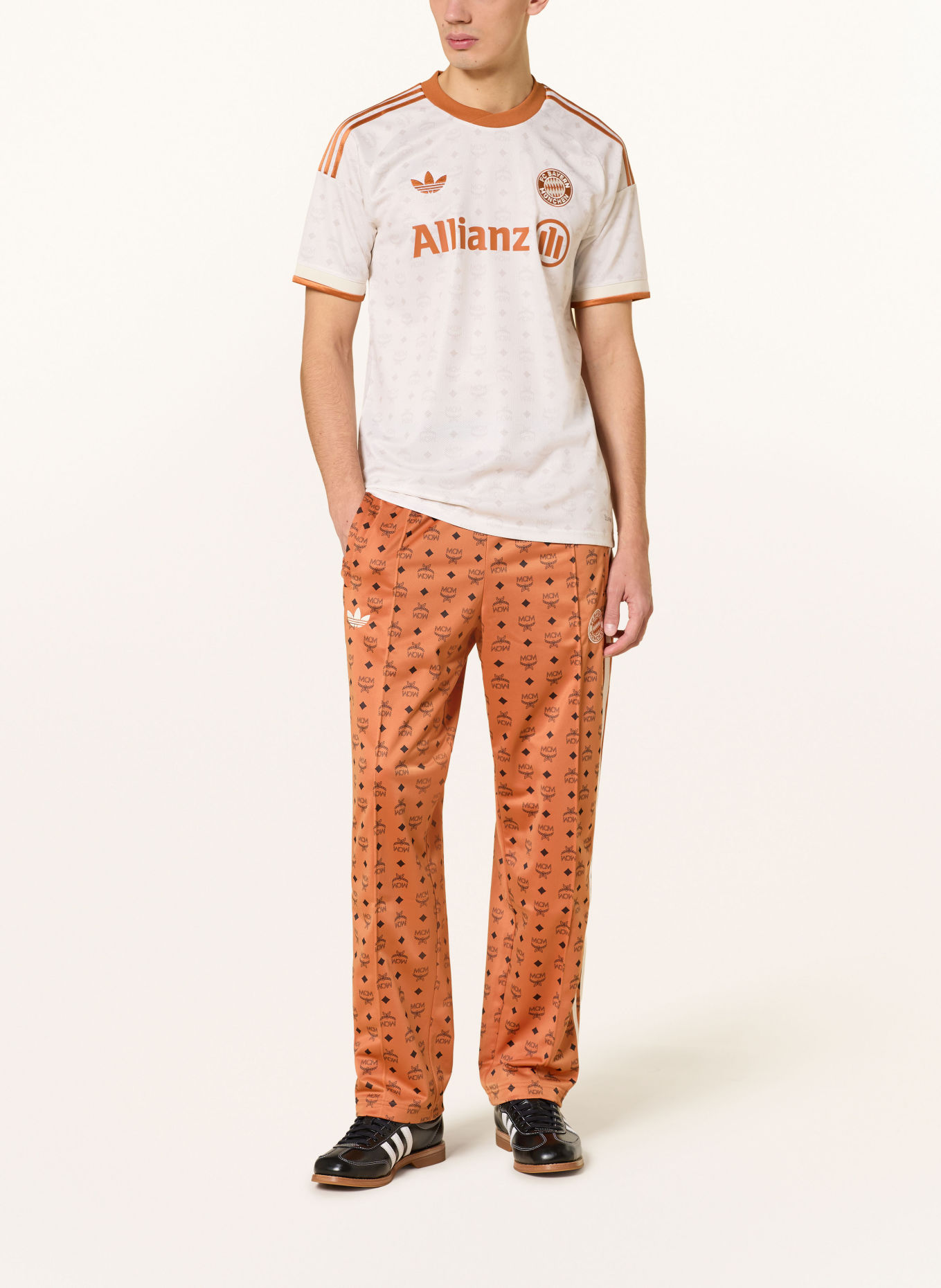 adidas Track Pants FC BAYERN 26/27 MCM MÜNCHEN: COGNAC / WEISS / SCHWARZ