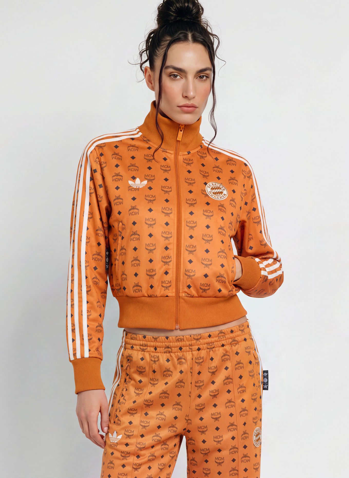 adidas Trainingsjacke FC BAYERN 26/27 MCM MÜNCHEN: COGNAC / WEISS / SCHWARZ