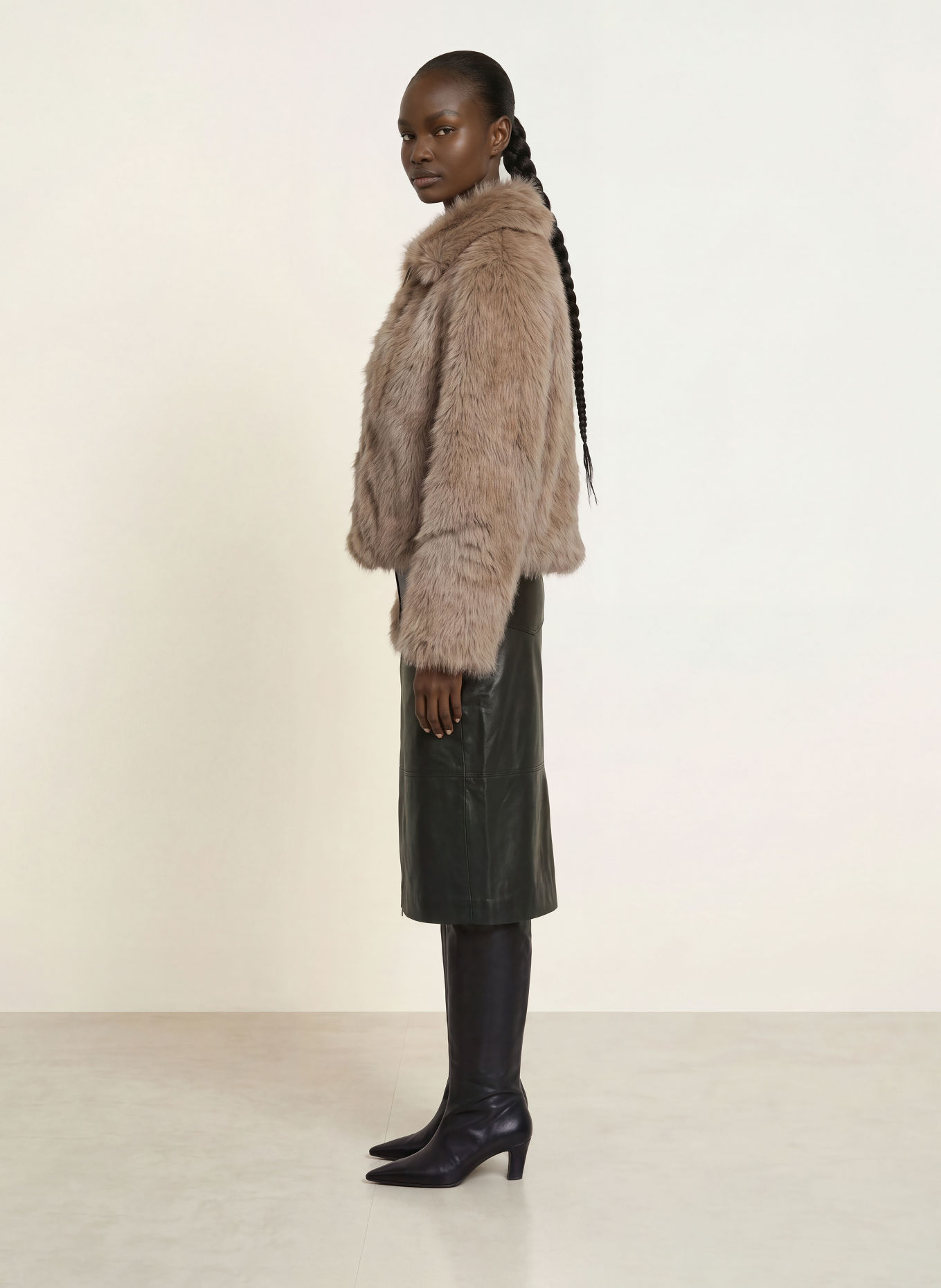 STAND STUDIO Kunstbontjas LENA: TAUPE