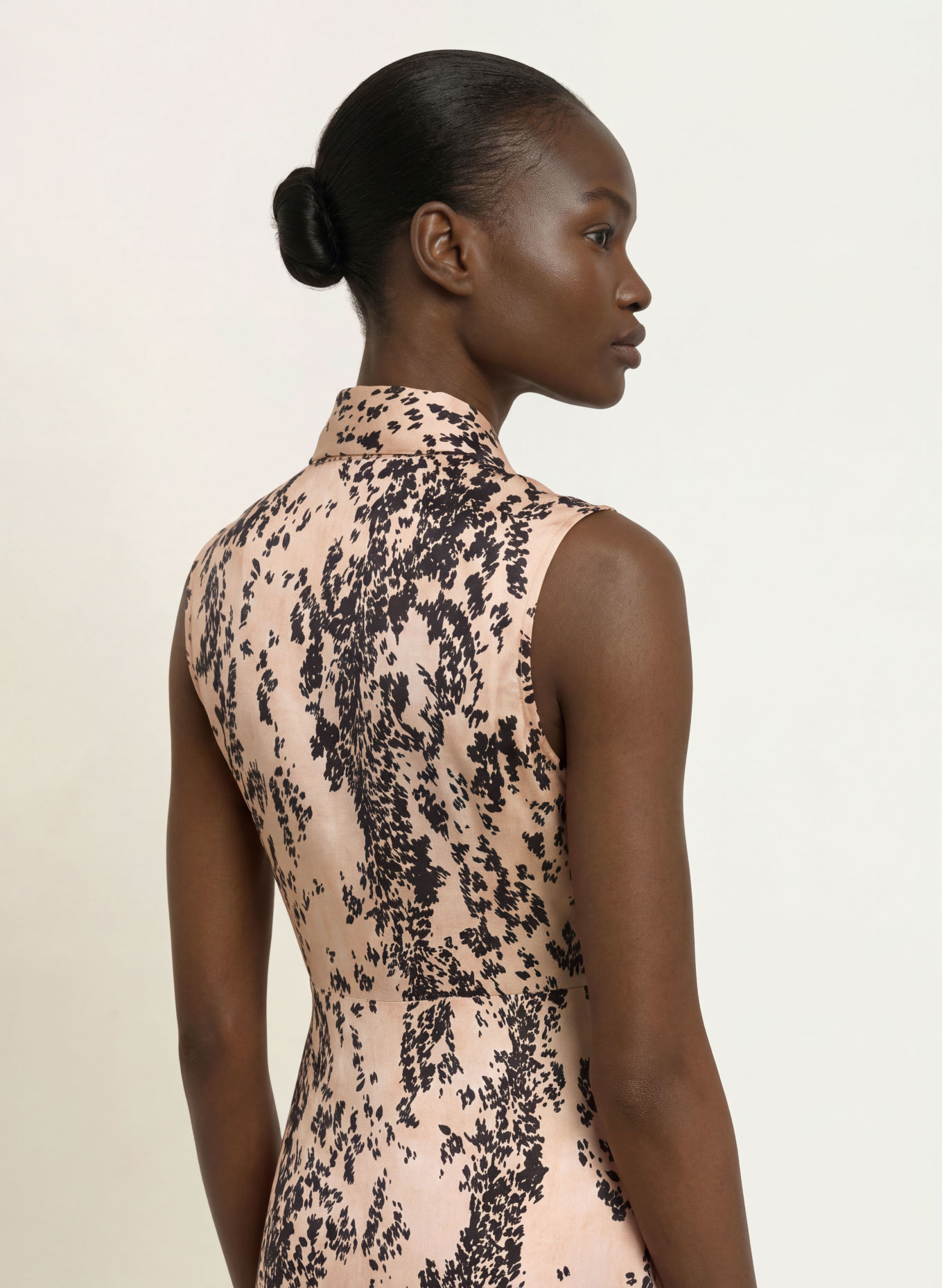 ottod'ame Schluppenkleid: HELLBRAUN / SCHWARZ