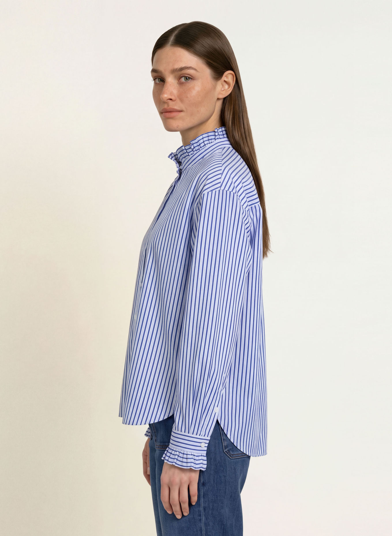 ROBERT FRIEDMAN Bluse VIOLET mit Rüschen: WEISS / HELLBLAU / DUNKELBLAU