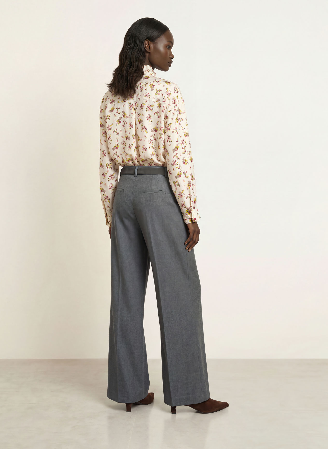 ROBERT FRIEDMAN Seidenbluse mit Rüschen: CREME / DUNKELROT / HELLGRÜN