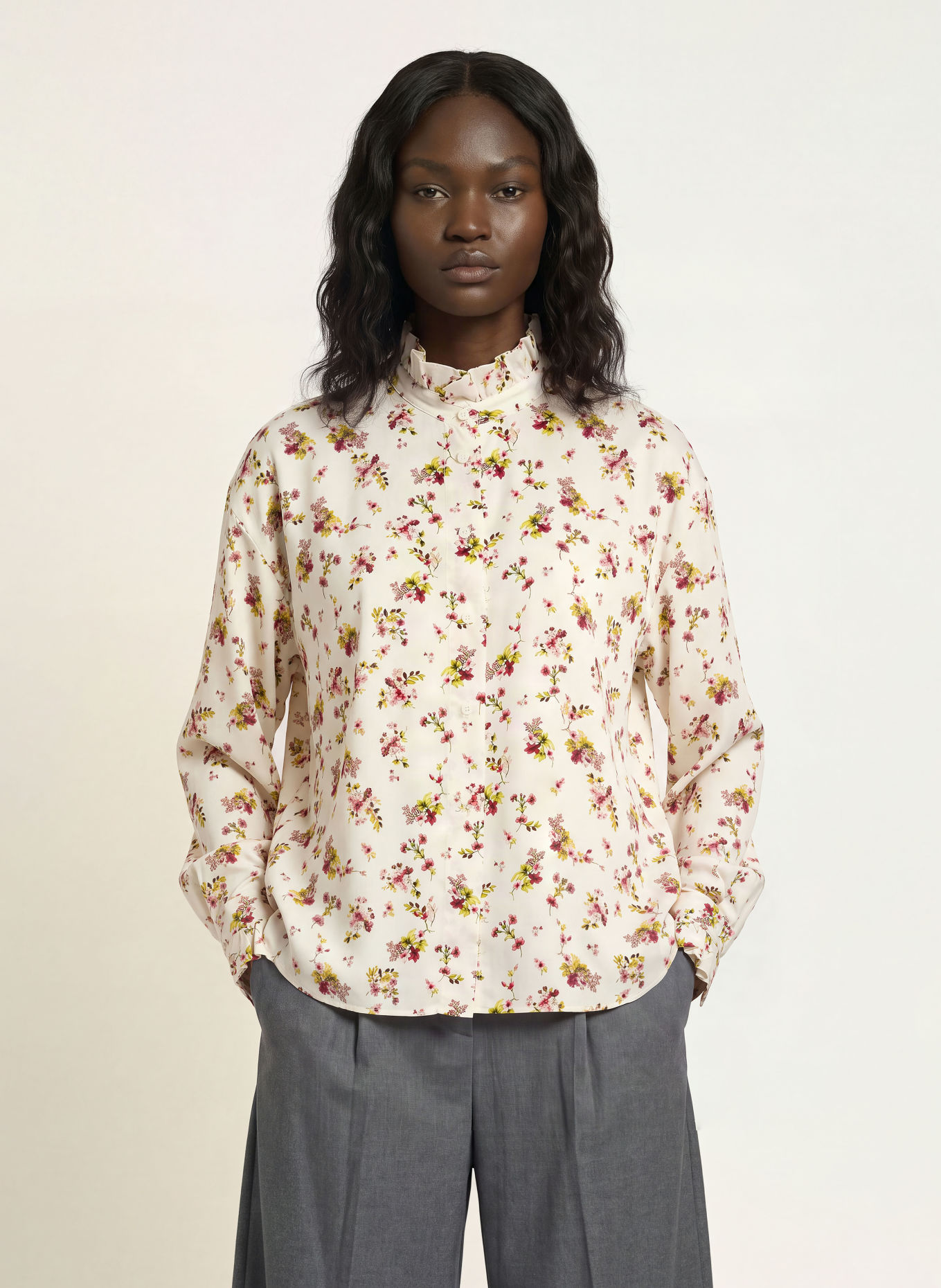 ROBERT FRIEDMAN Seidenbluse mit Rüschen: CREME / DUNKELROT / HELLGRÜN