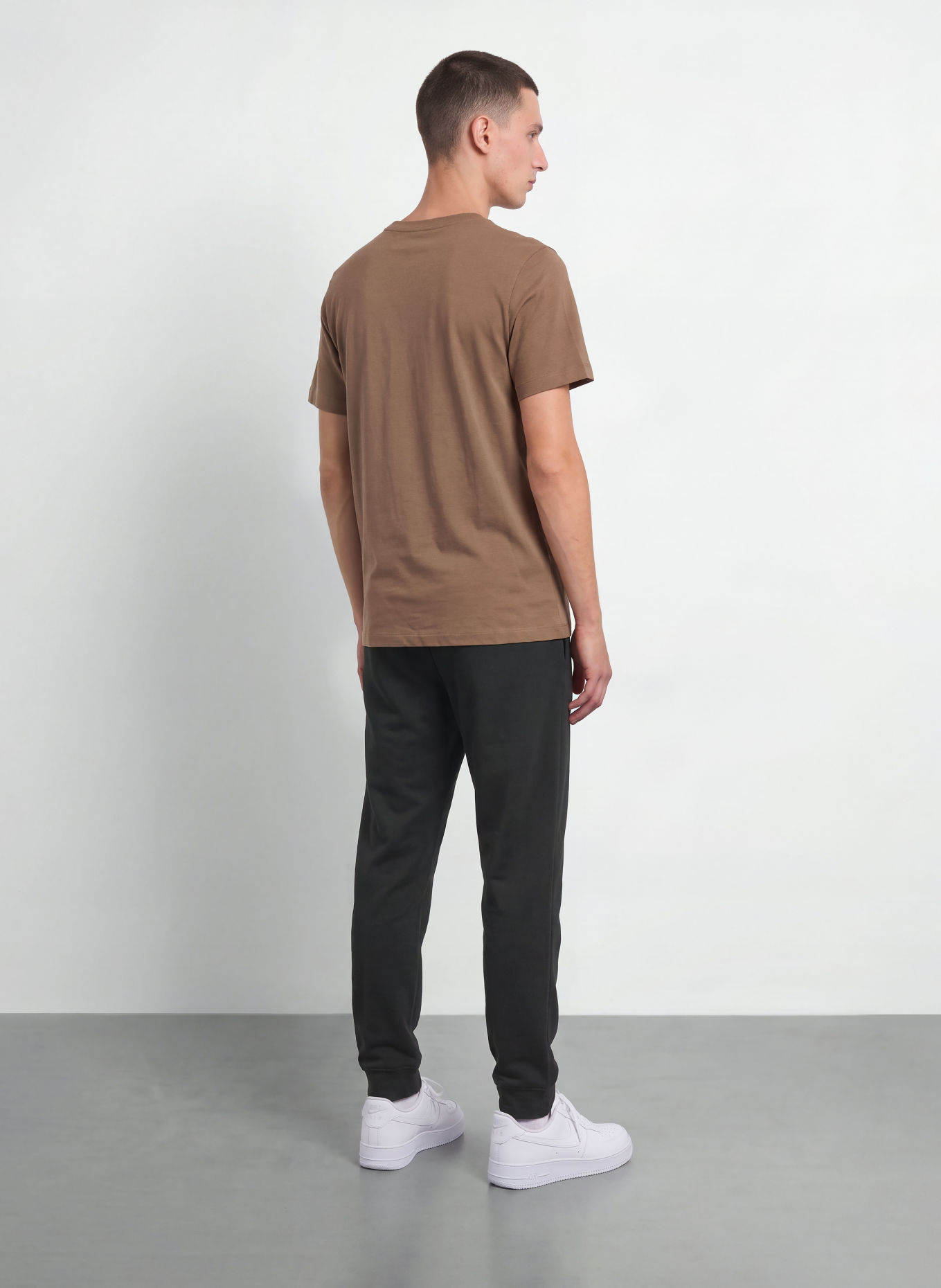 Nike SPORTSWEAR CLUB T-shirt: DARK BROWN