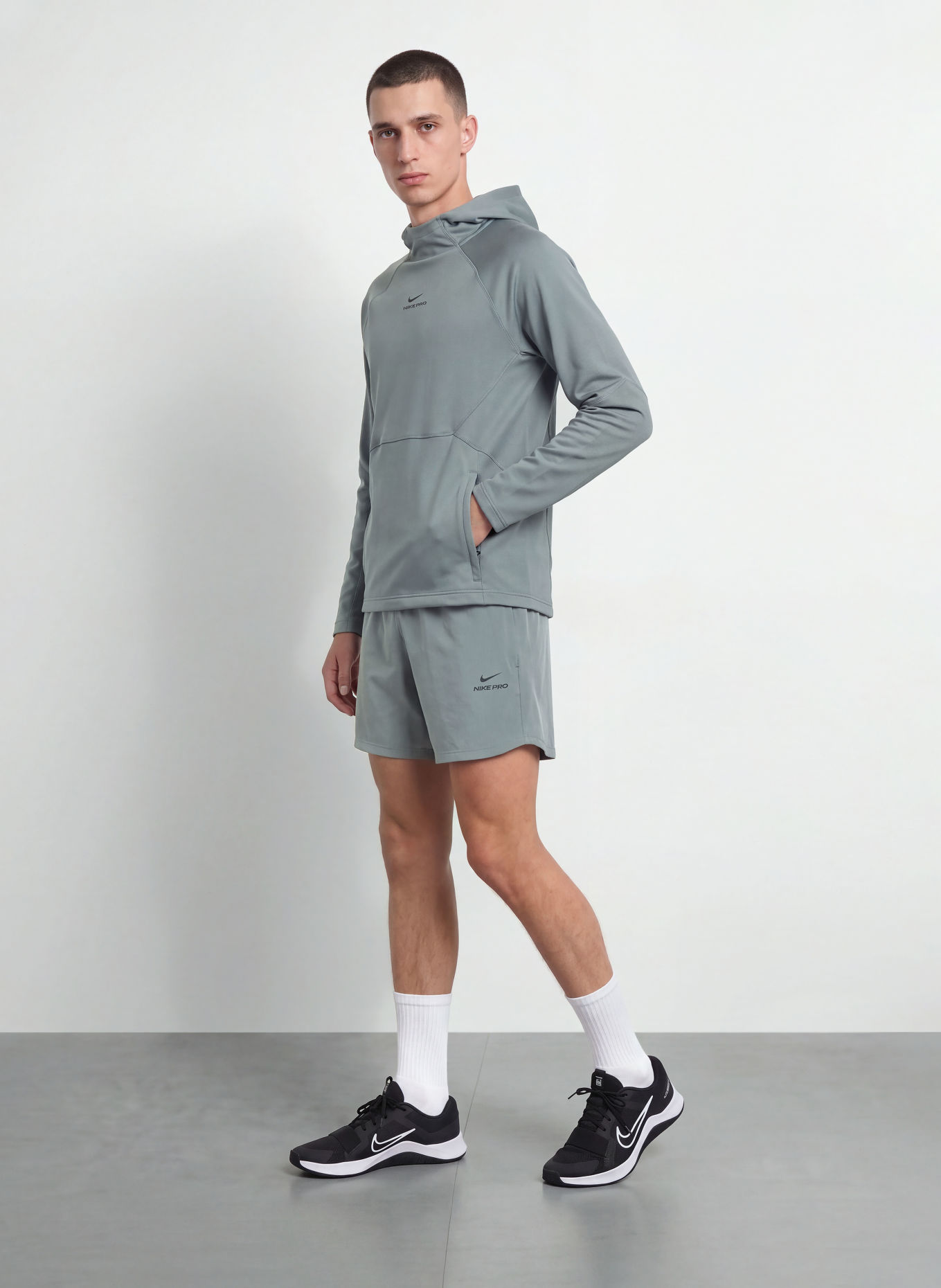Nike Tréninkové šortky PRO: ŠEDÁ