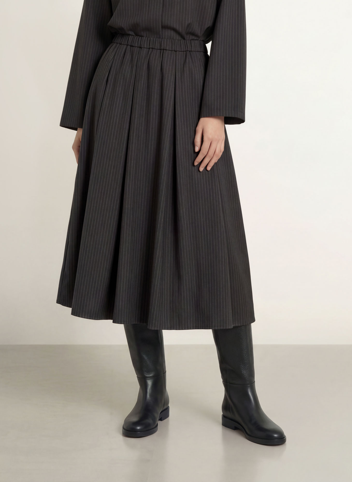 Stylein BORINA Pleated Skirt: DARK BROWN / LIGHT BROWN