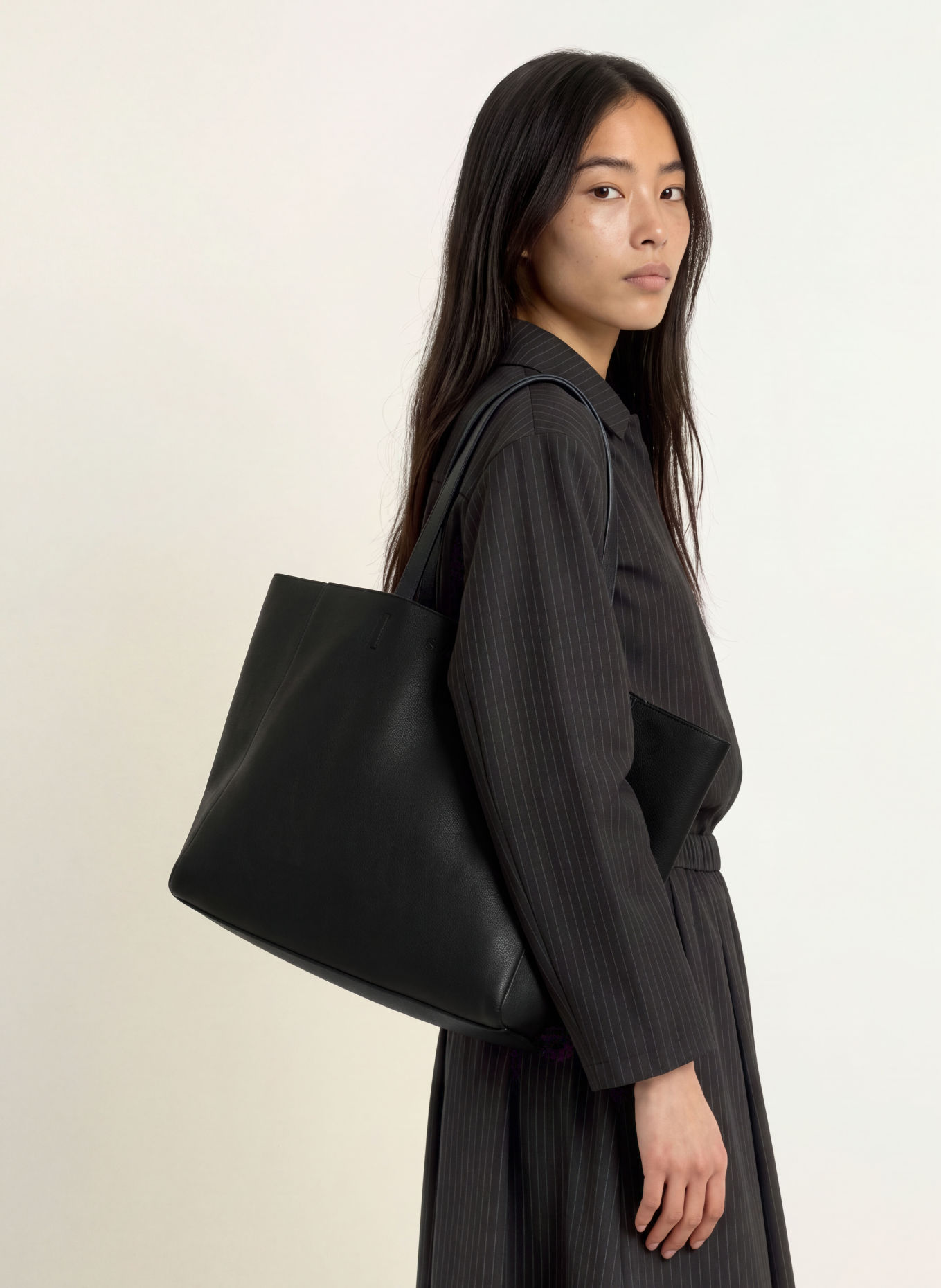 Stylein YACHT Shoppers with Pouch: BLACK