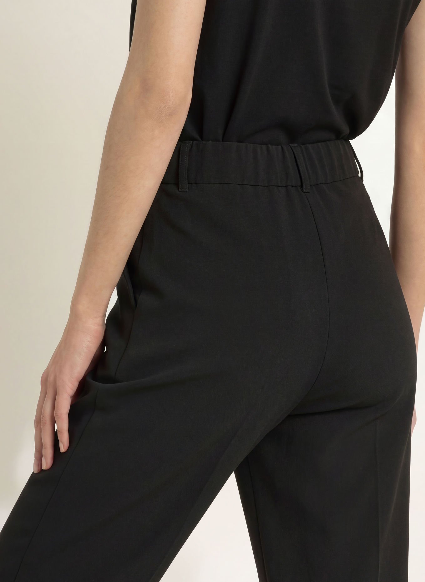 Stylein BERGA 7/8-length trousers: BLACK