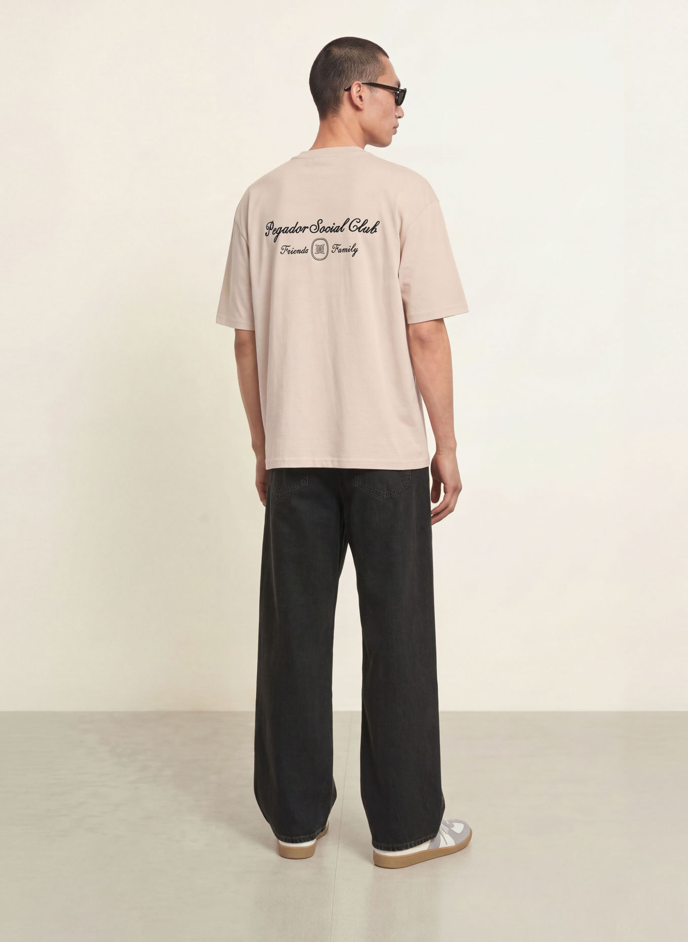 PEGADOR Oversized tričko CASOLI: SVĚTLE HNĚDÁ / ČERNÁ