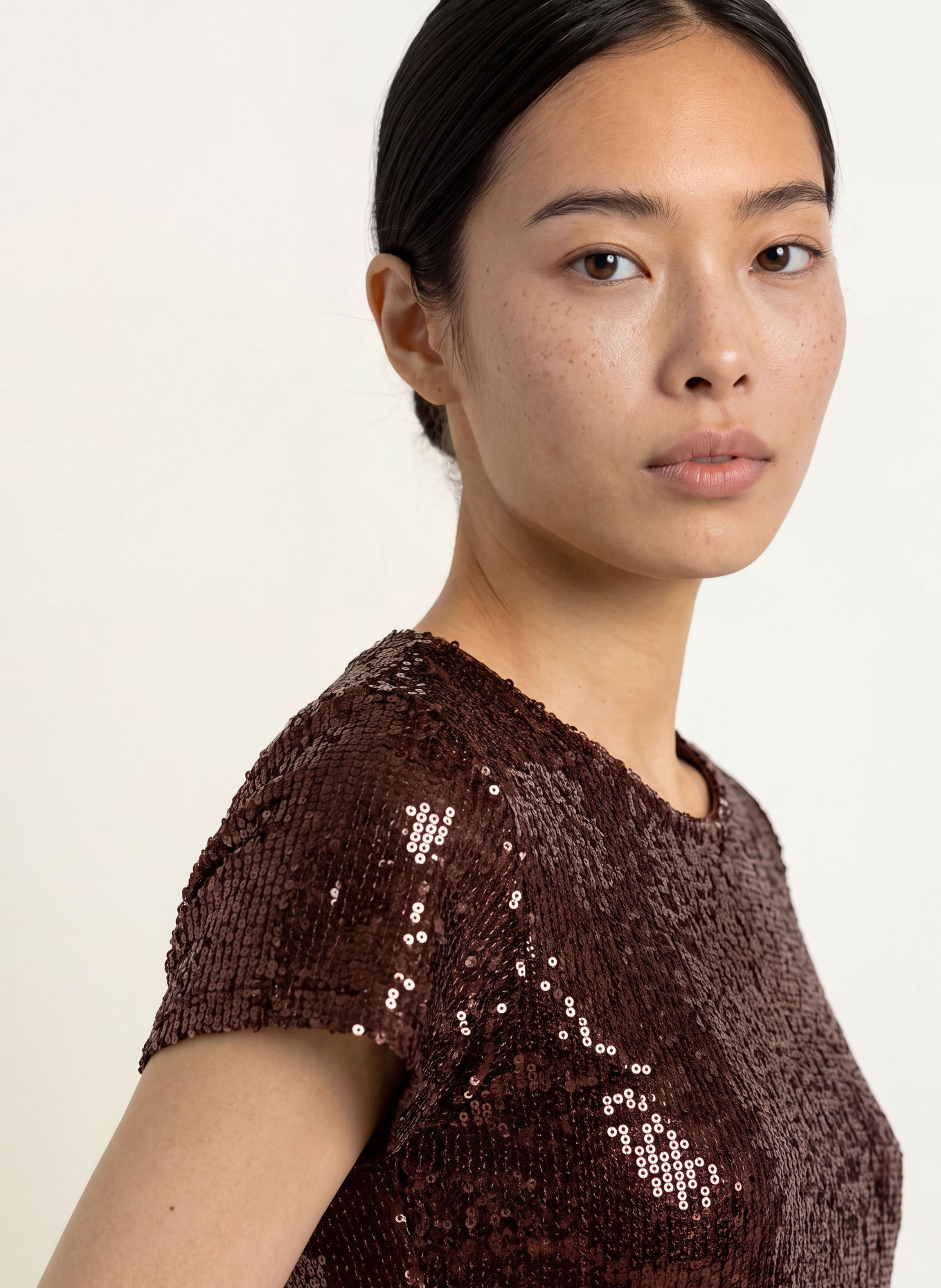 miss goodlife GLAMOUR GLOW T-shirt with sequins: DARK BROWN