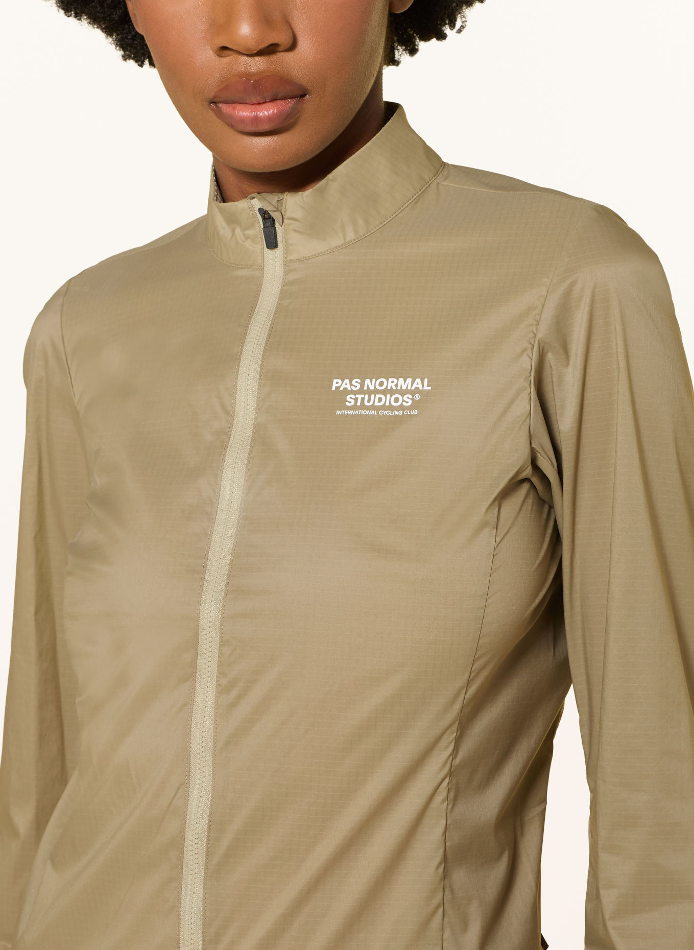 PAS NORMAL STUDIOS Fietsjack ESSENTIAL INSULATED: OLIJF