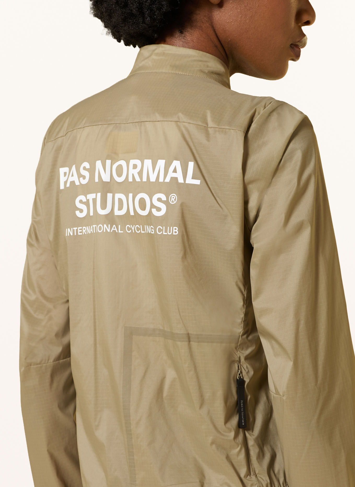 PAS NORMAL STUDIOS Fietsjack ESSENTIAL INSULATED: OLIJF