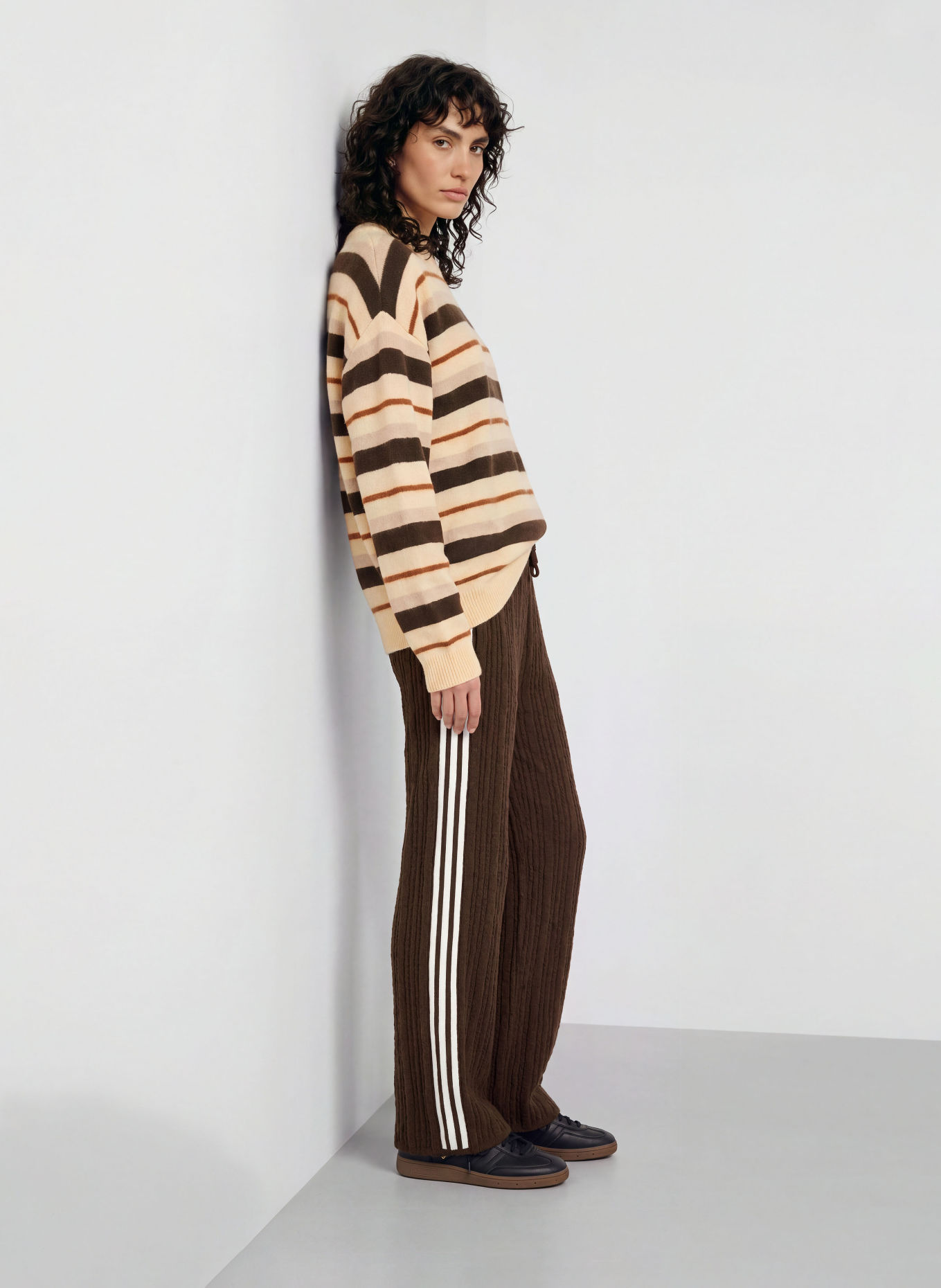 adidas Originals Knit Pants: DARK BROWN / WHITE