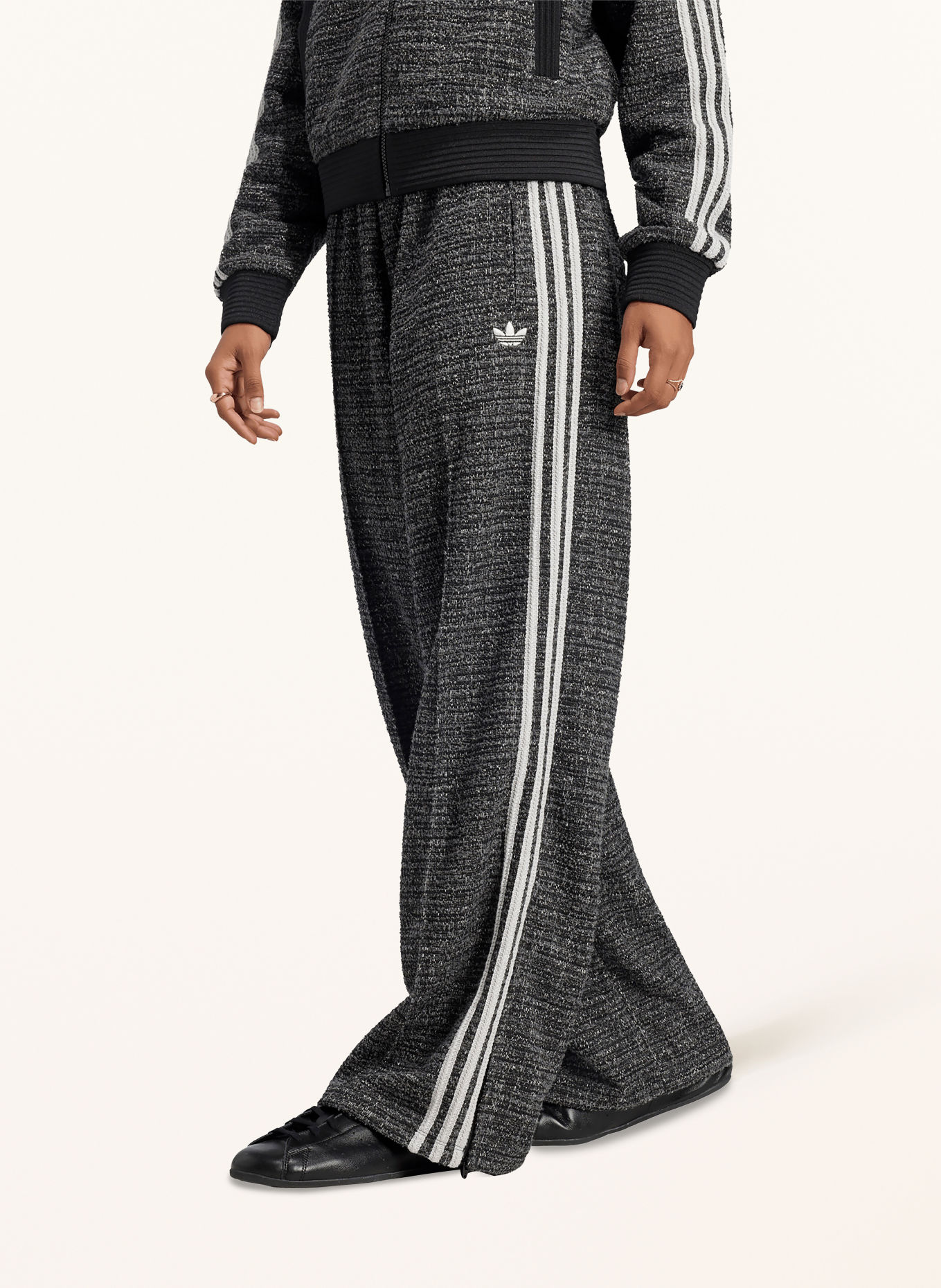 adidas Originals Spodnie dresowe BOUCLÉ VINTAGE z tkaniny bouclé: CZARNY / SZARY / BIAŁY