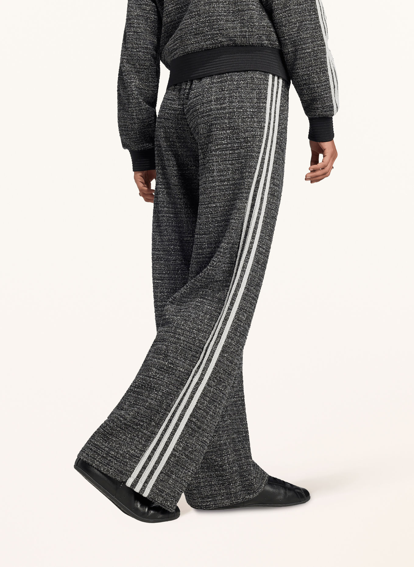 adidas Originals Spodnie dresowe BOUCLÉ VINTAGE z tkaniny bouclé: CZARNY / SZARY / BIAŁY