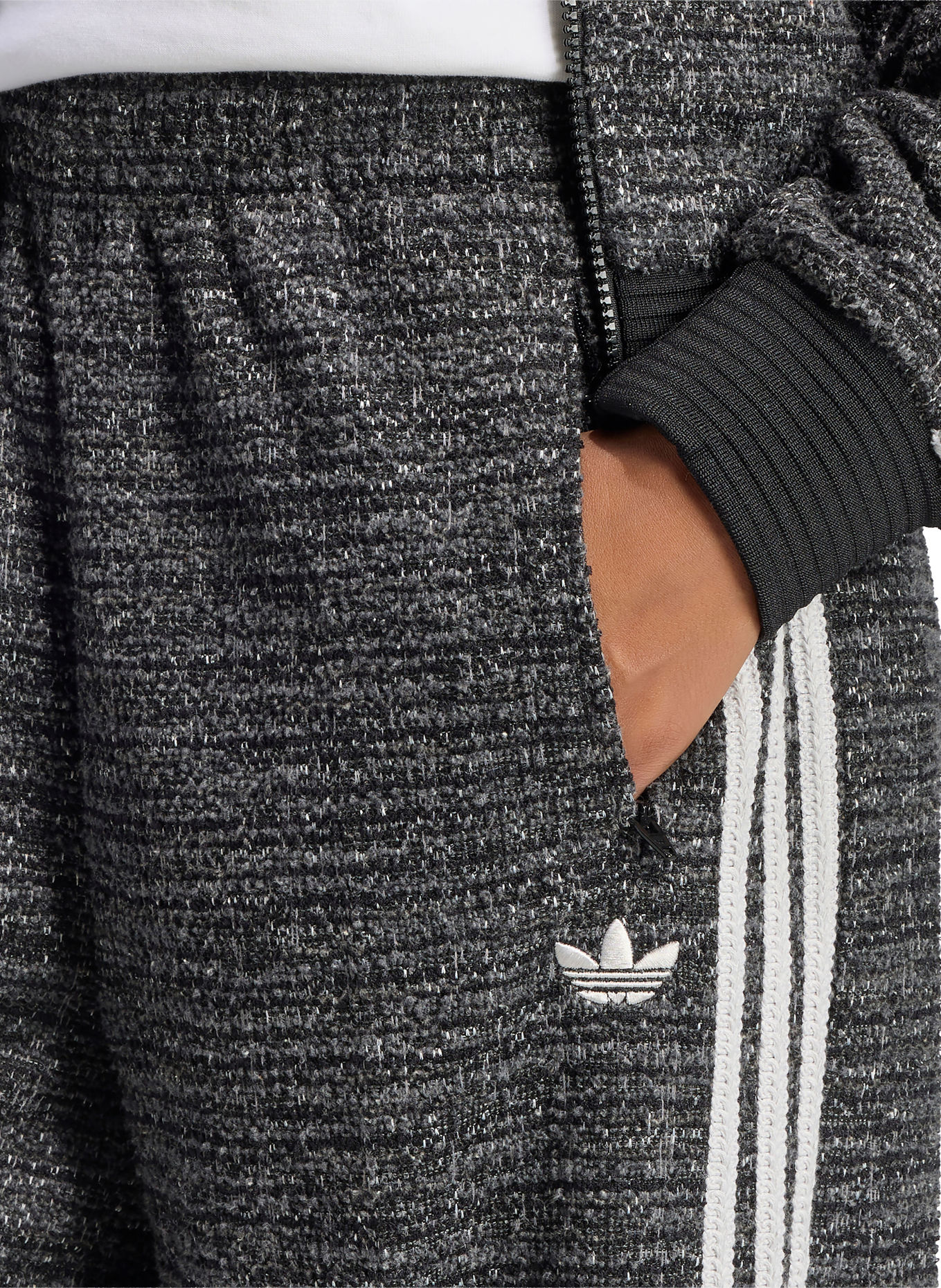 adidas Originals Spodnie dresowe BOUCLÉ VINTAGE z tkaniny bouclé: CZARNY / SZARY / BIAŁY