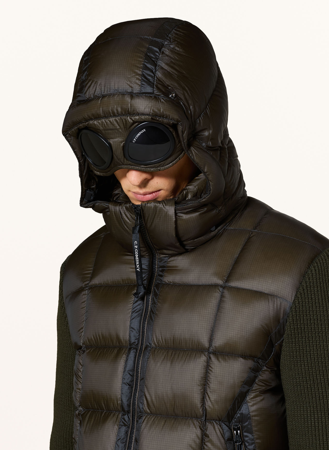 C.P. COMPANY Jachetă din puf cu amestec de materiale, inclusiv lână merino: OLIV