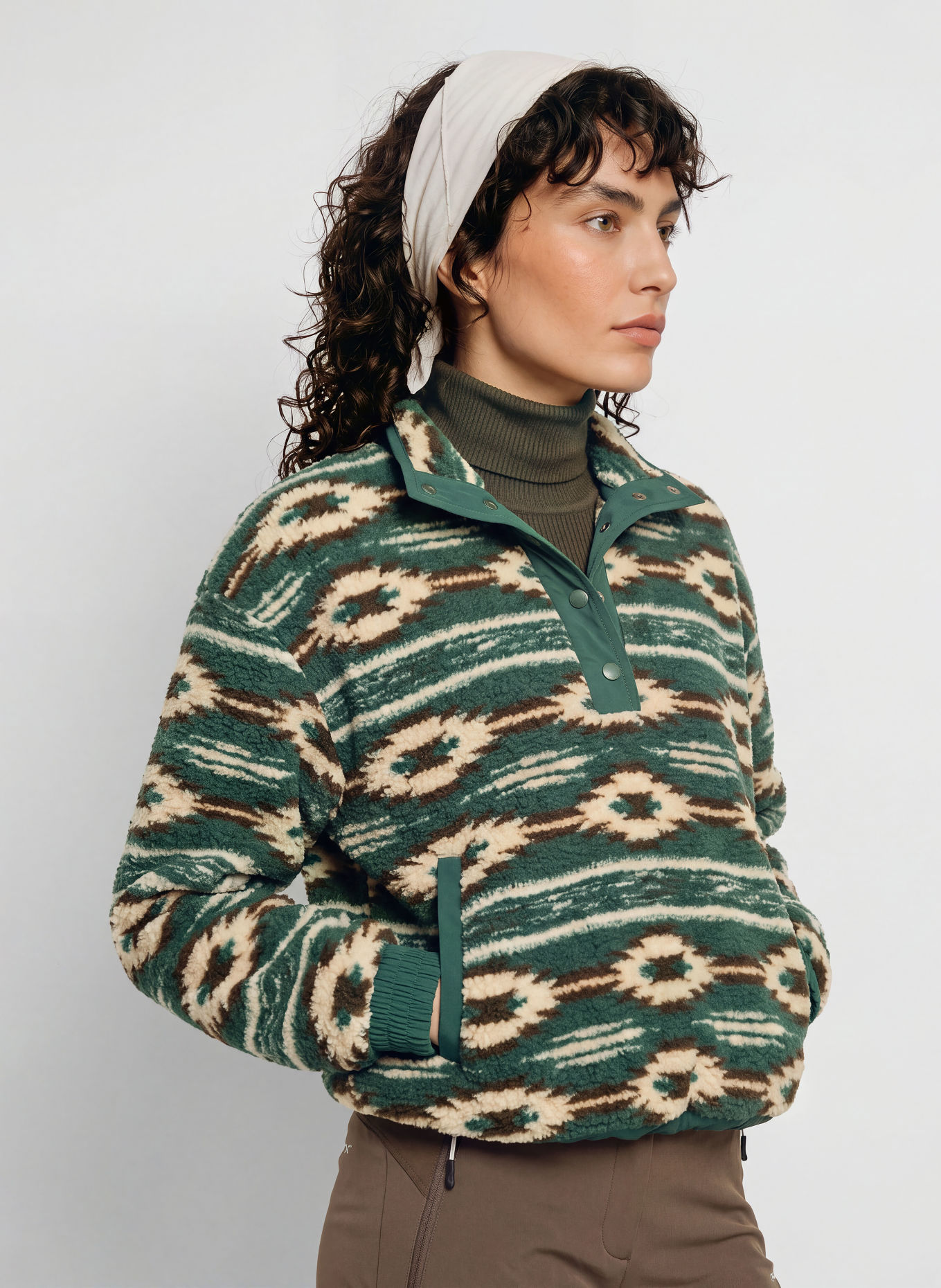 me°ru' MAICAO Fleece Half-zip Sweater: DARK GREEN / DARK BROWN / WHITE