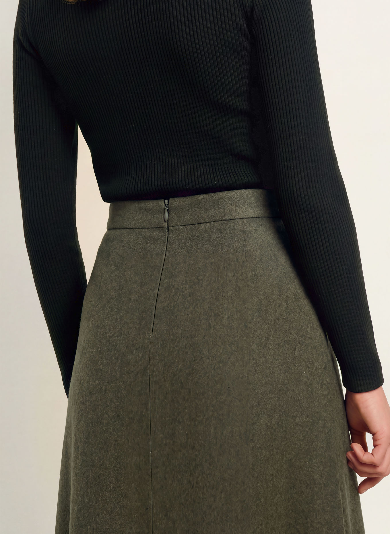 VINCE Rock: KHAKI
