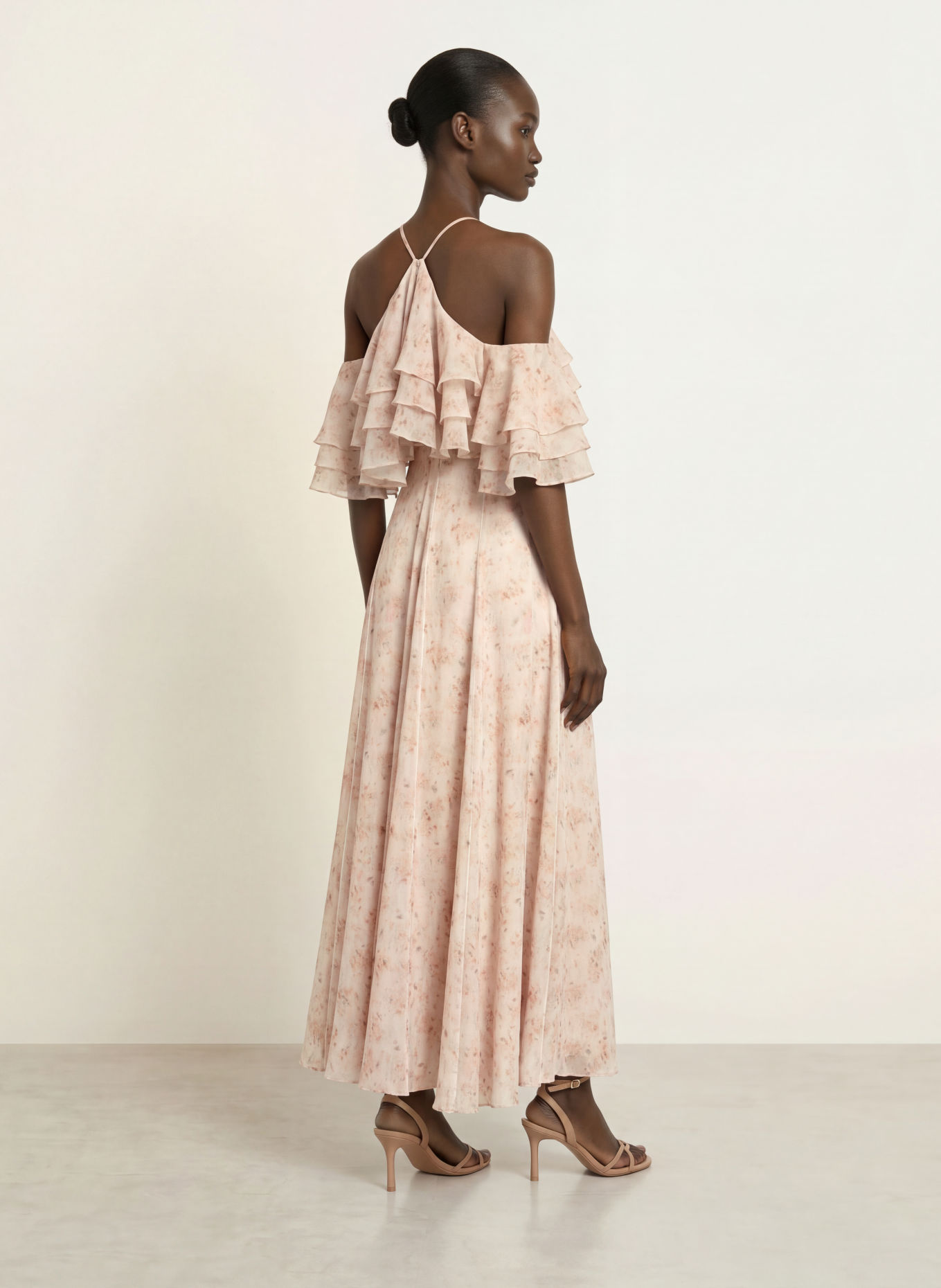 TED BAKER Sukienka z odkrytymi ramionami CEYLIA z falbanami: KREMOWY / RÓŻOWY / OLIWKOWY
