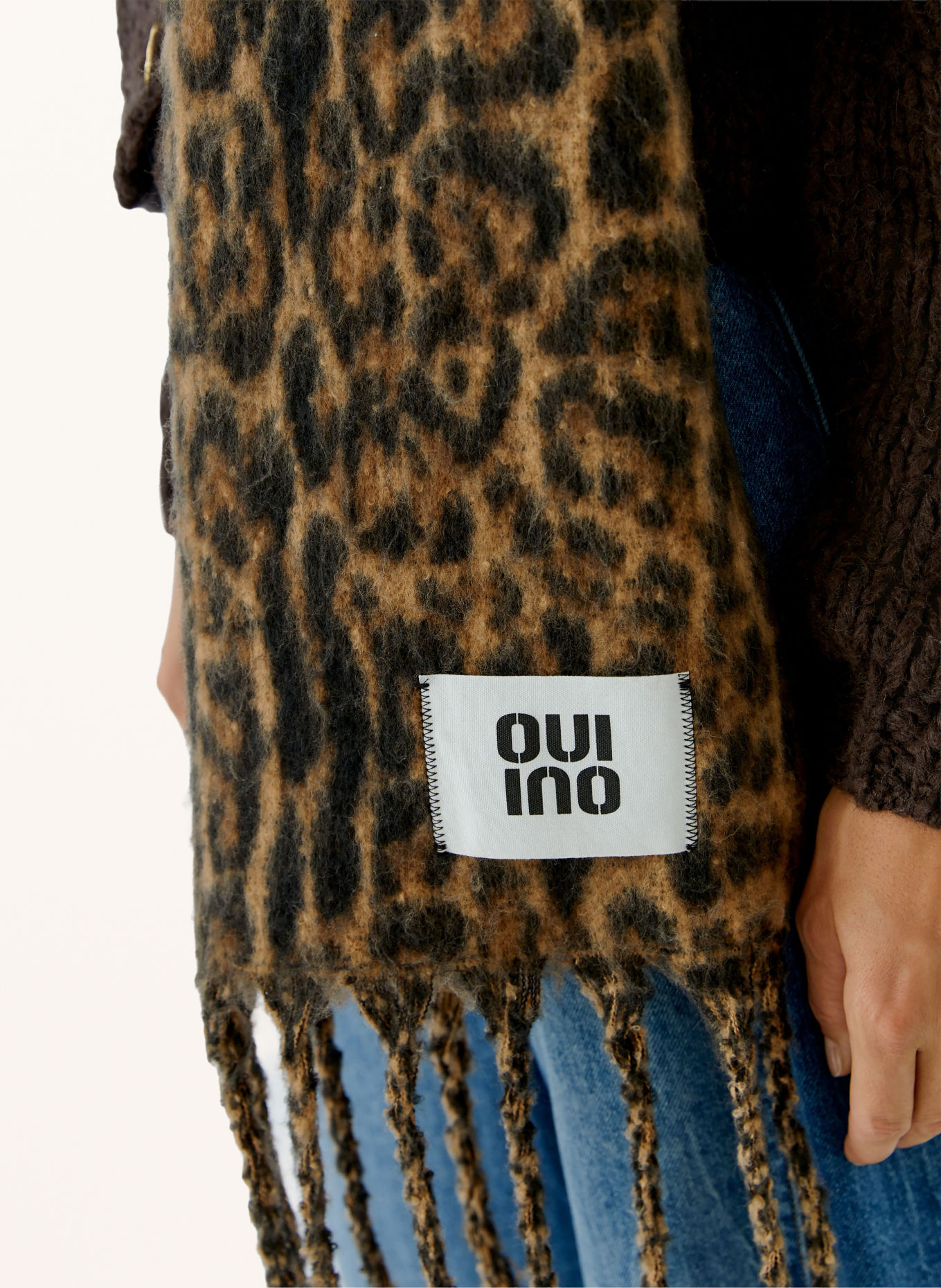 Oui Scarves: BROWN / DARK BROWN / BLACK