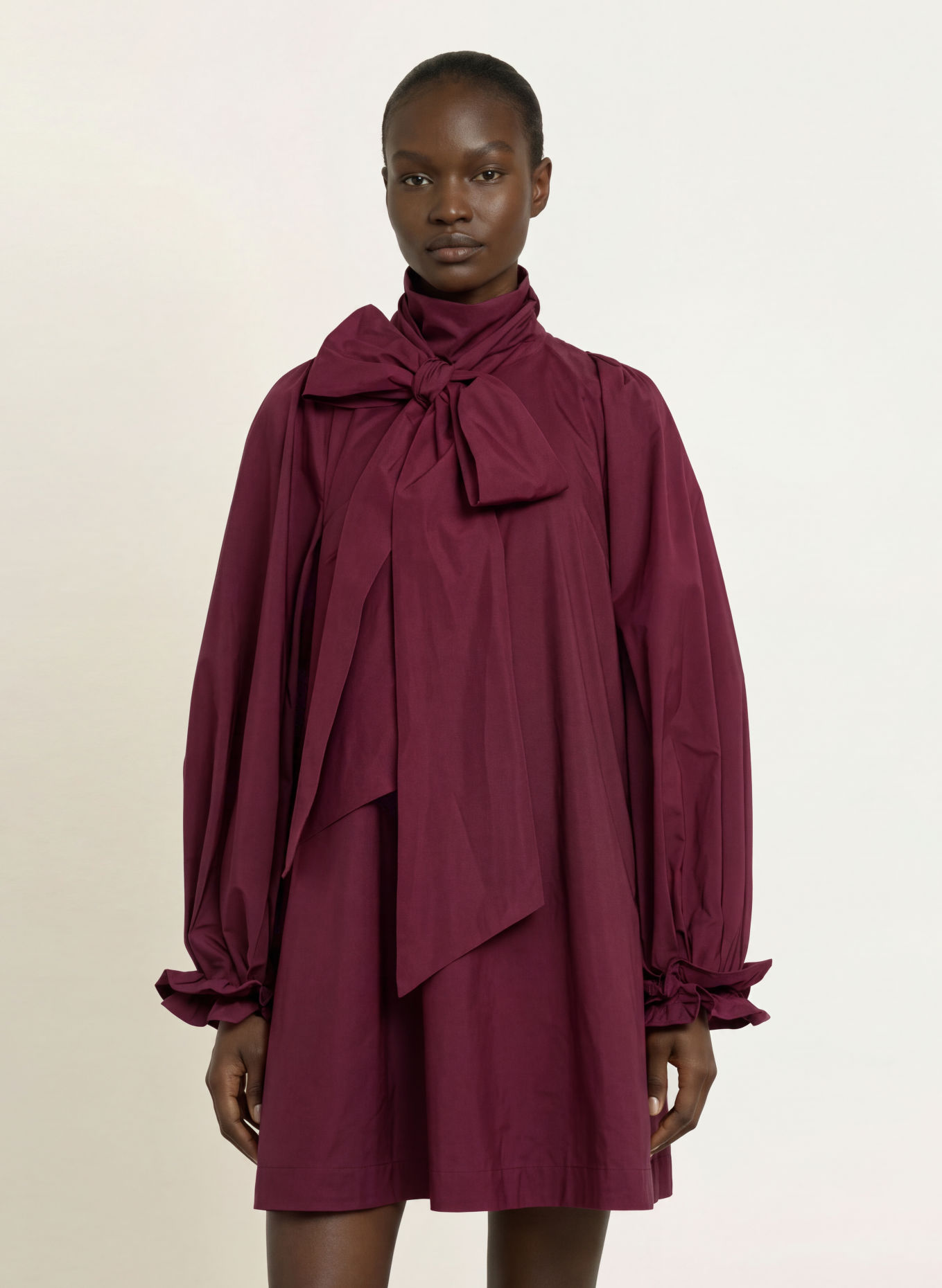 ESSENTIEL ANTWERP Jurk KHAI met ruches: DONKERROOD