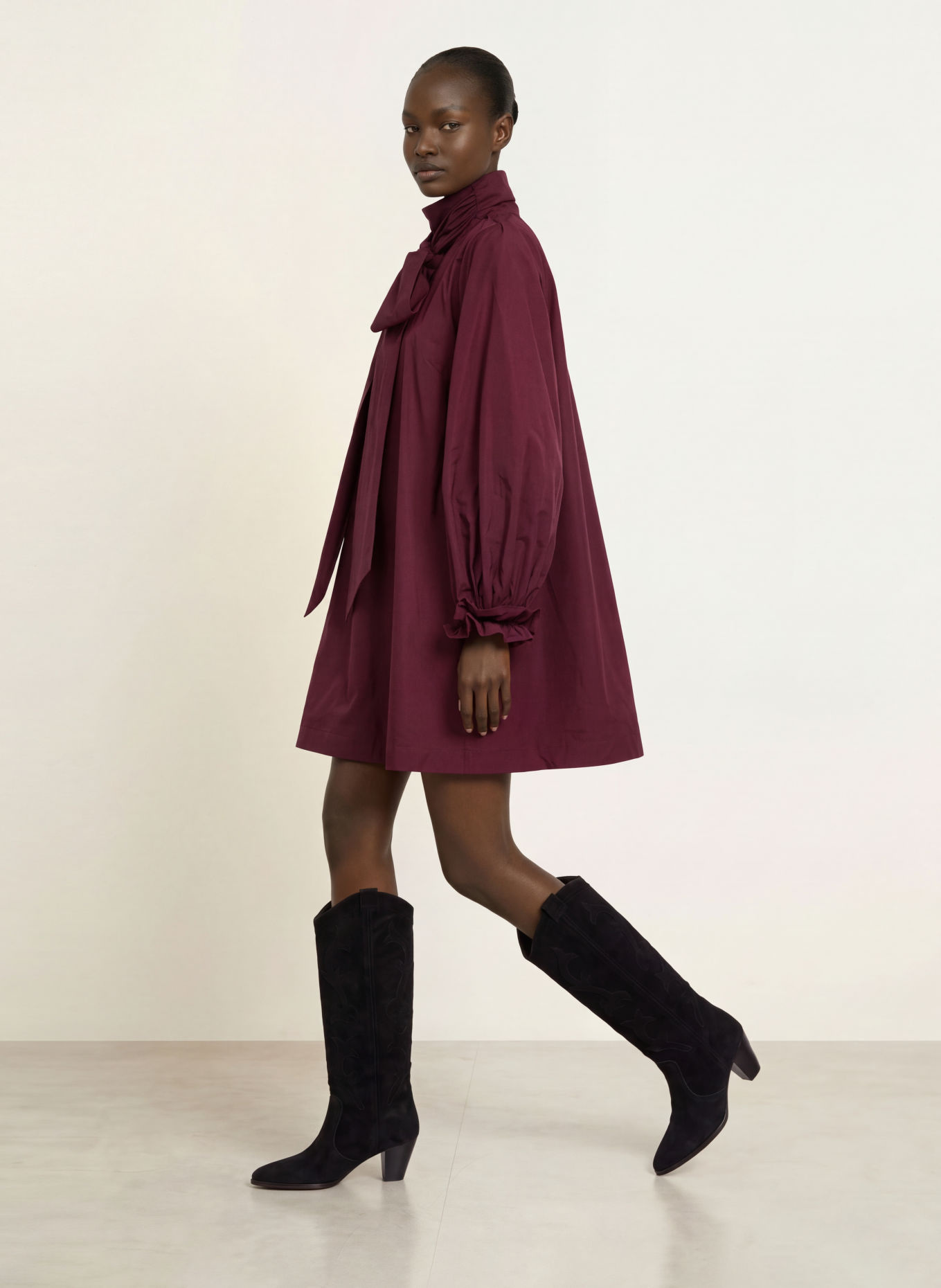 ESSENTIEL ANTWERP Jurk KHAI met ruches: DONKERROOD