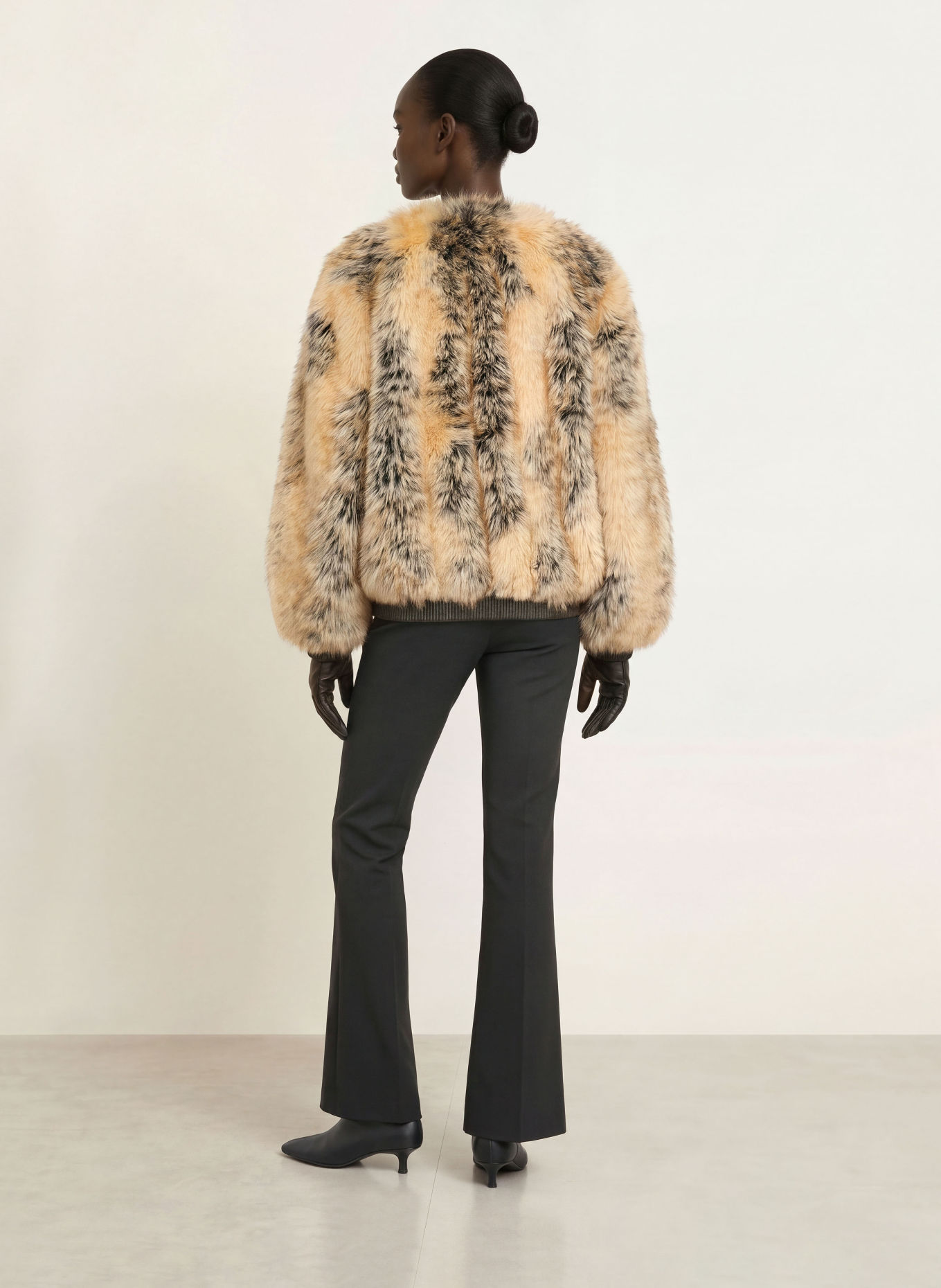 The Frankie Shop Kunstfell-Jacke GINA: BEIGE / SCHWARZ