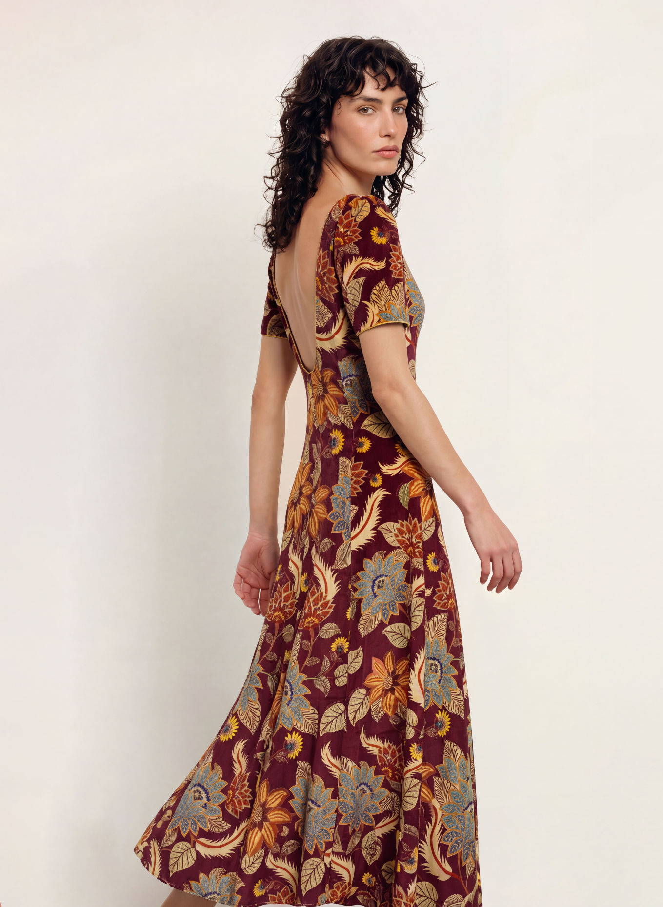 FARM RIO Robe en velours DELHI: ROUGE FONCÉ / BEIGE / ORANGE