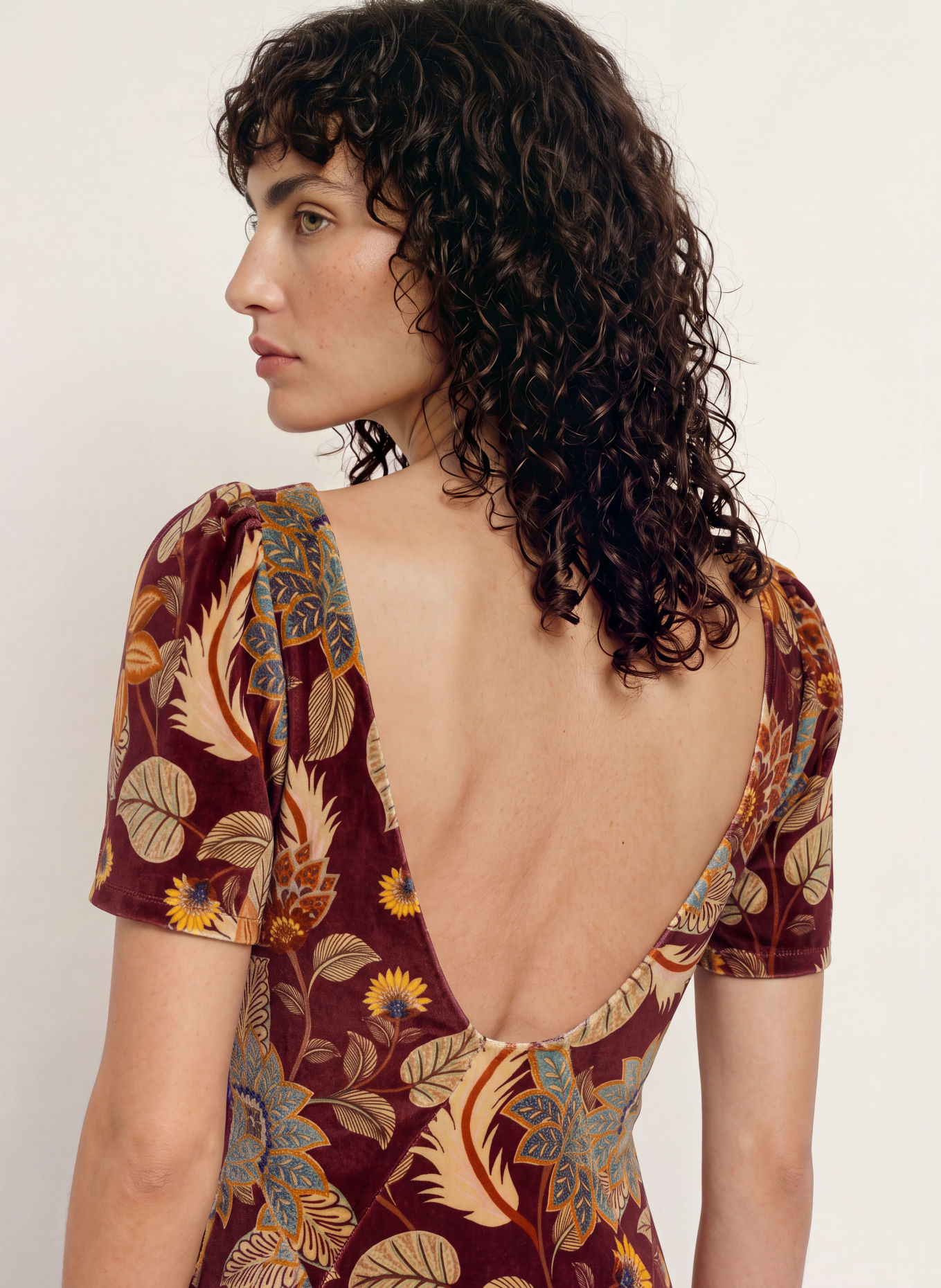 FARM RIO Robe en velours DELHI: ROUGE FONCÉ / BEIGE / ORANGE