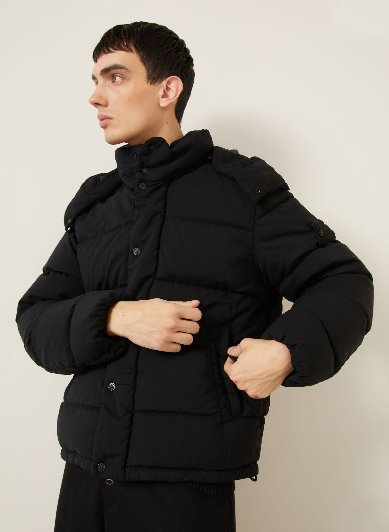 STONE ISLAND Daunenjacke GHOST mit abnehmbarer Kapuze: SCHWARZ
