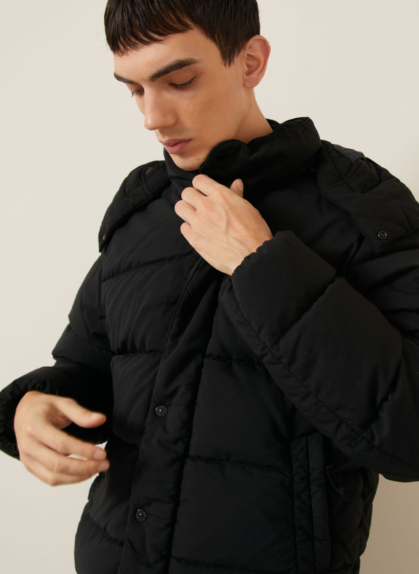 STONE ISLAND Daunenjacke GHOST mit abnehmbarer Kapuze: SCHWARZ