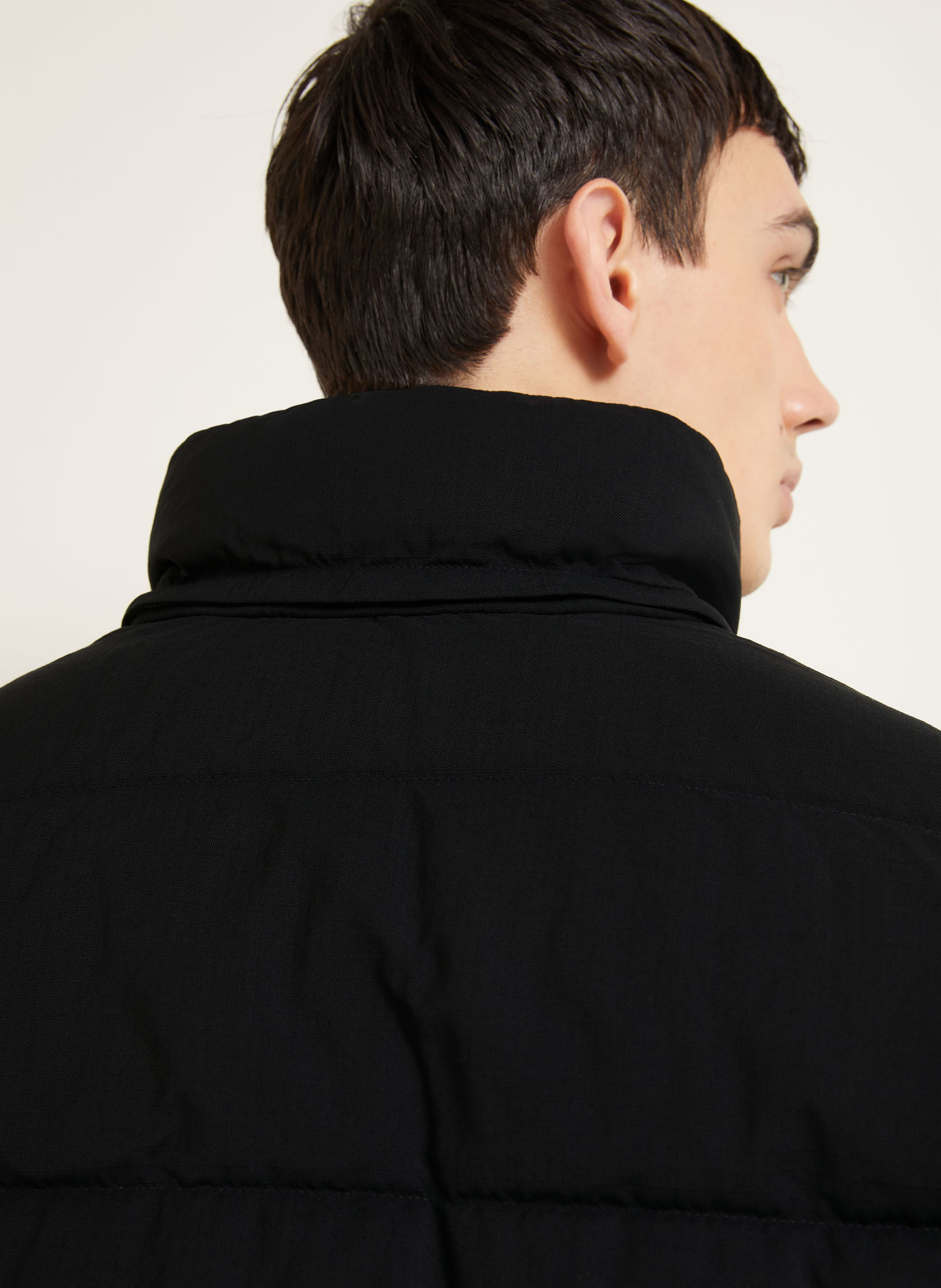 STONE ISLAND Daunenjacke GHOST mit abnehmbarer Kapuze: SCHWARZ